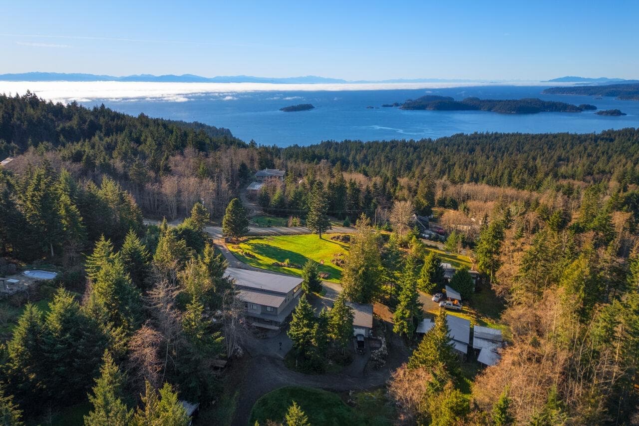 465 Sunset Road, Bowen Island, V0N 1G2 — photo 1