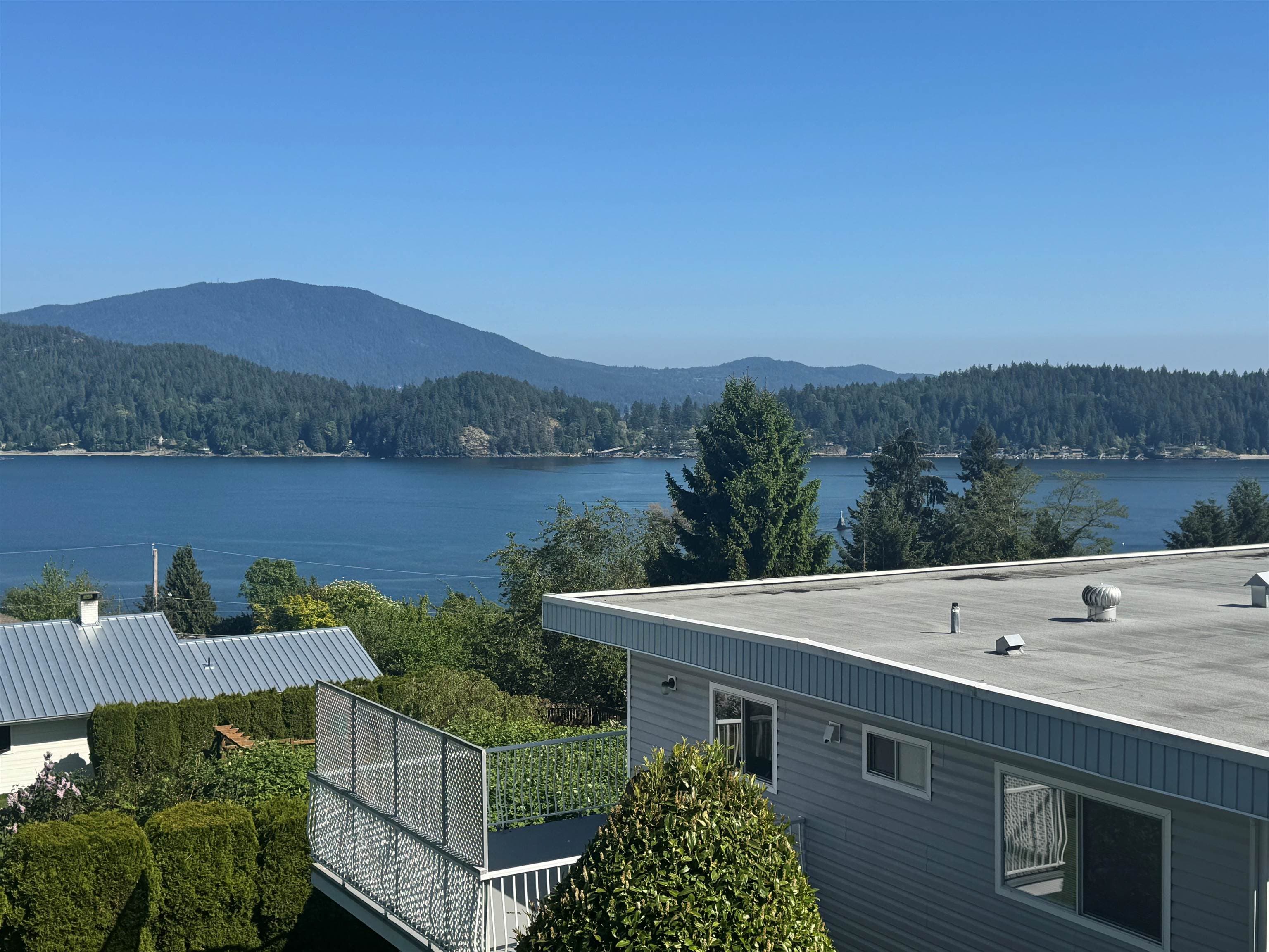 8 - 694 School Road, Gibsons, V0N 1V9 — photo 2