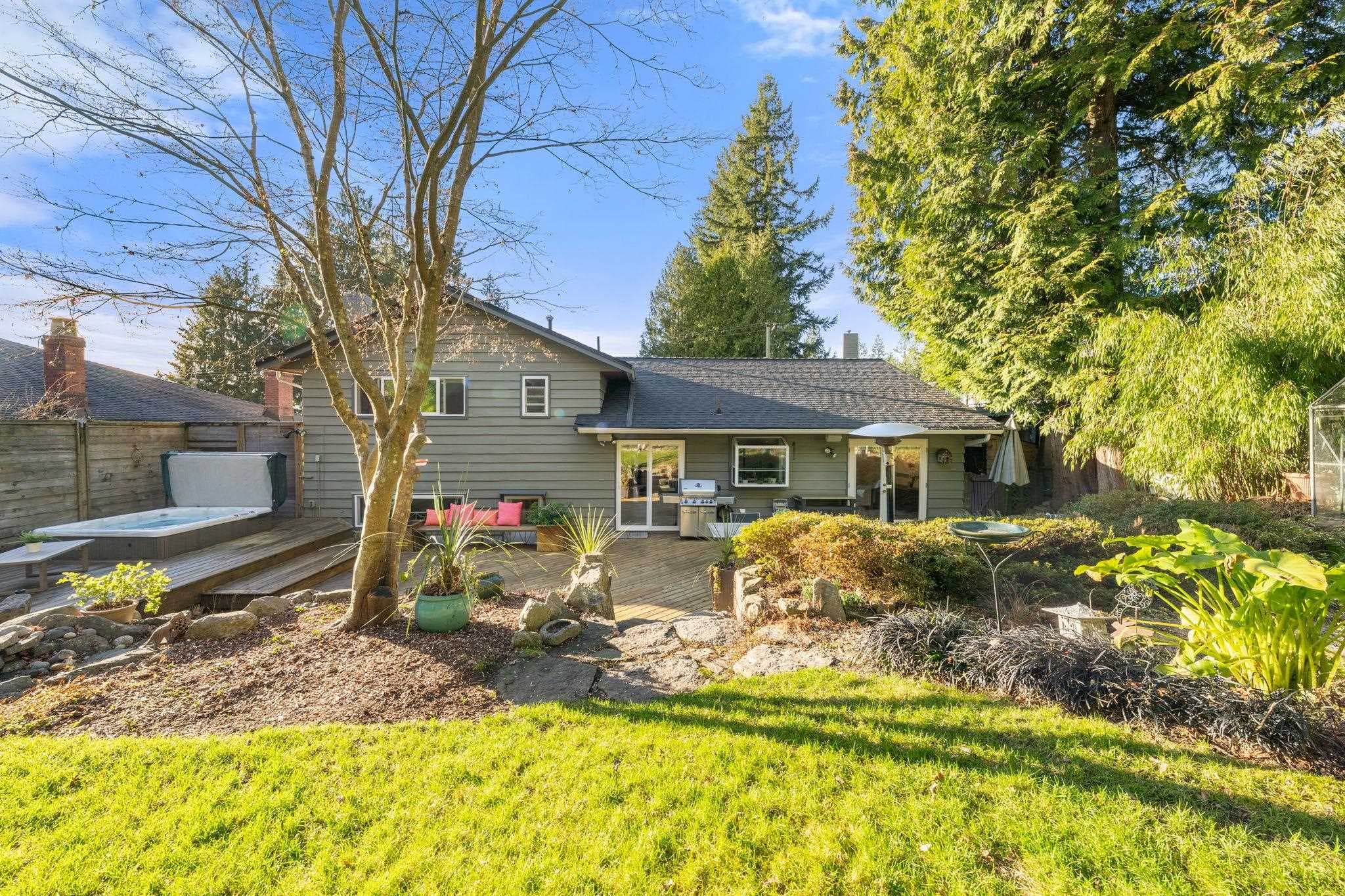 4966 Ranger Avenue, North Vancouver, V7R 3M4 — photo 2