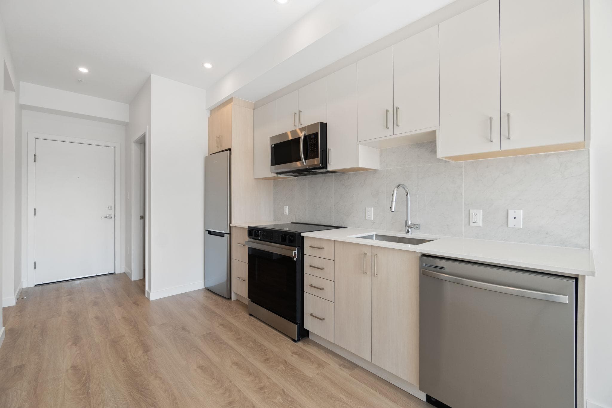 W412 - 13838 108 Avenue, Surrey, V3T 0T8 — photo 4