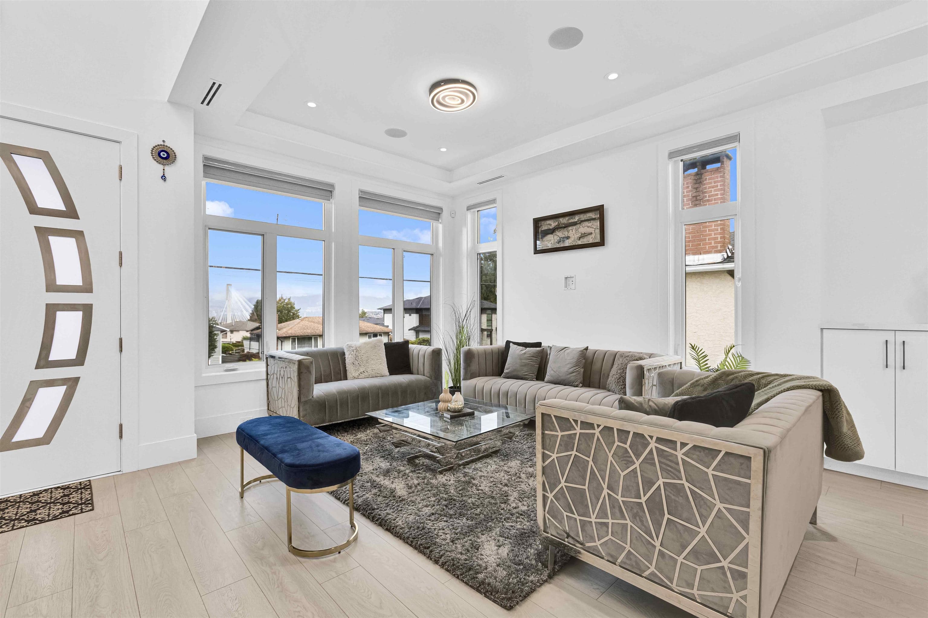 14714 111a Avenue, Surrey, V3R 2E1 — photo 4