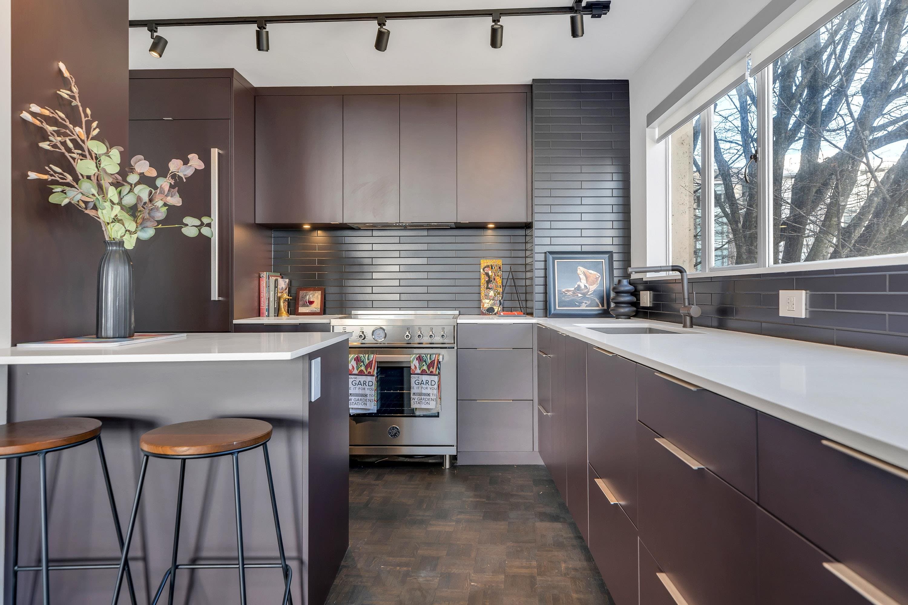 101 - 2135 Argyle Avenue, West Vancouver