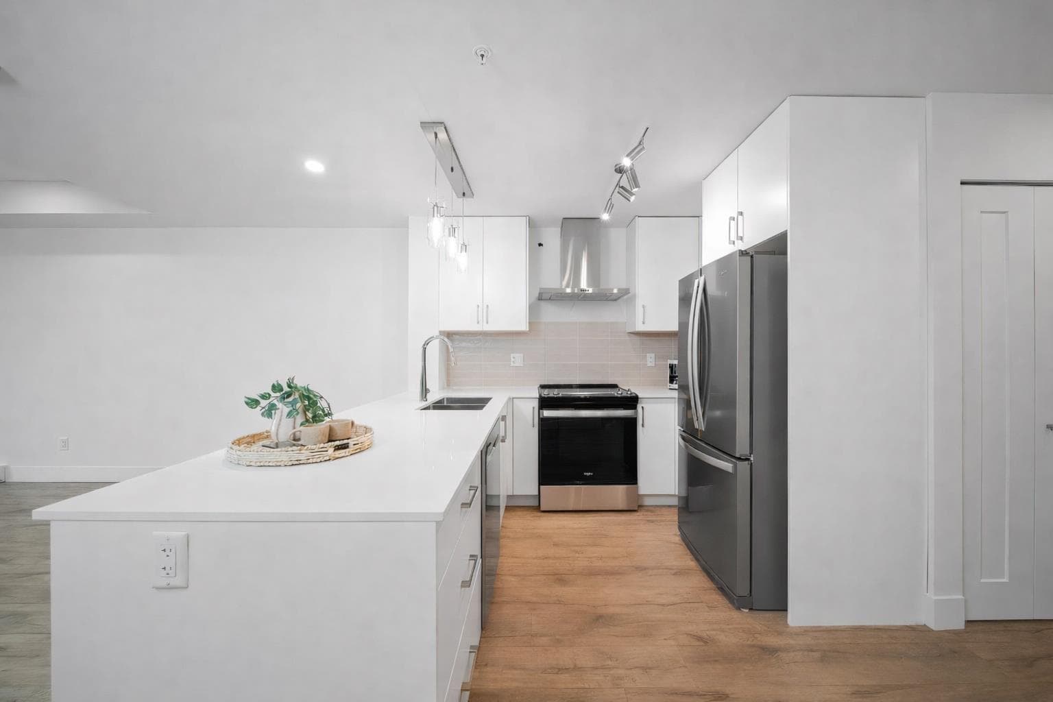 19 - 6328 King George Boulevard, Surrey, V3X 0L4 — photo 1