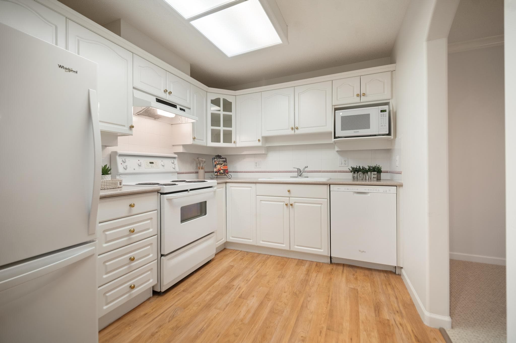 205 - 1929 154 Street, Surrey, V4A 4S2 — photo 2
