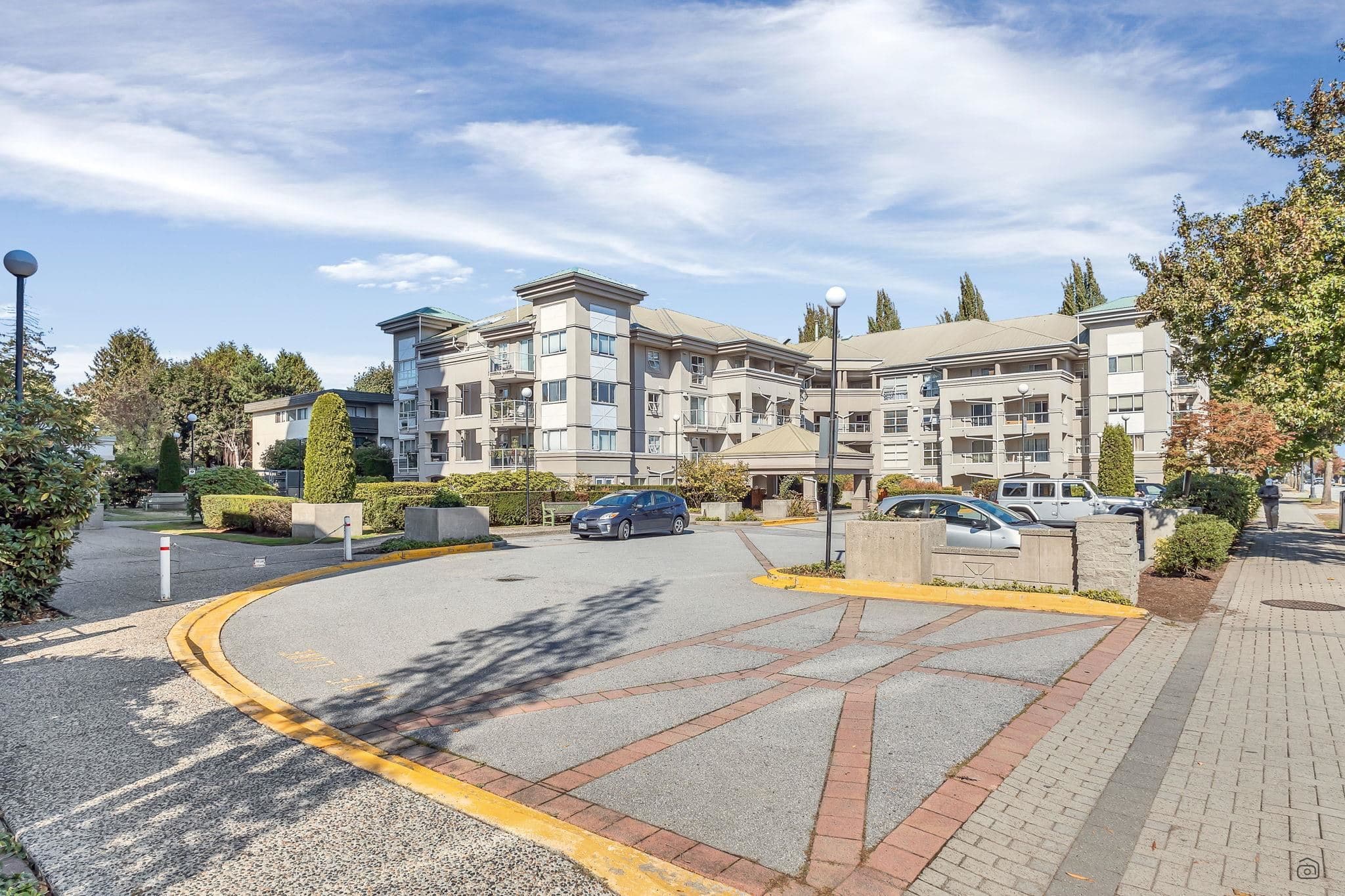 206 - 10533 University Drive, Surrey, V3T 5T7 — photo 1