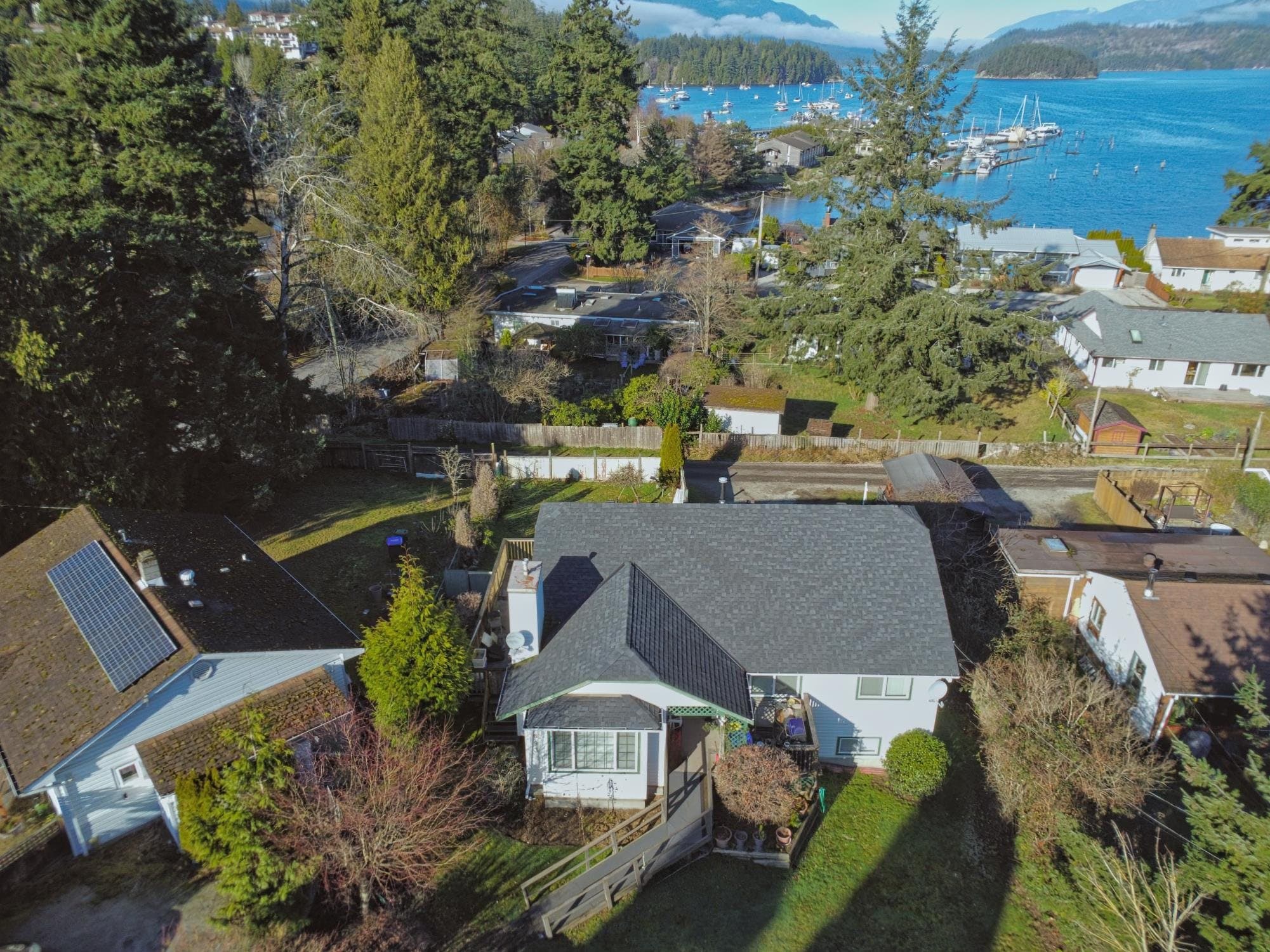 5693 Porpoise Bay Road, Sechelt, V0N 3A4 — photo 2