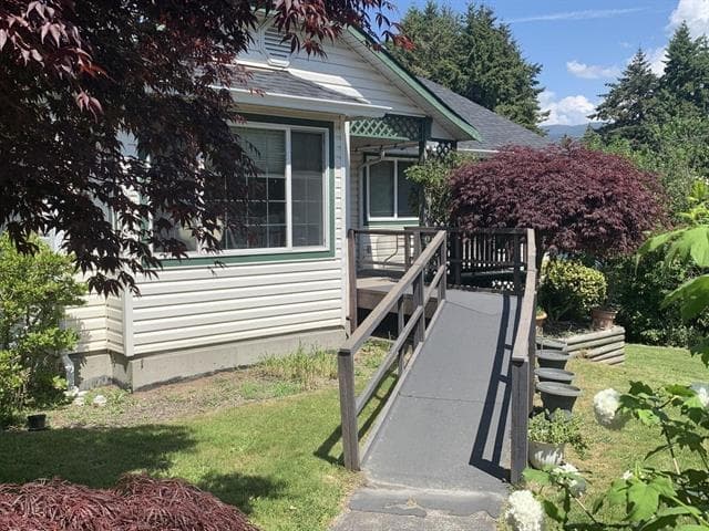5693 Porpoise Bay Road, Sechelt, V0N 3A4 — photo 3