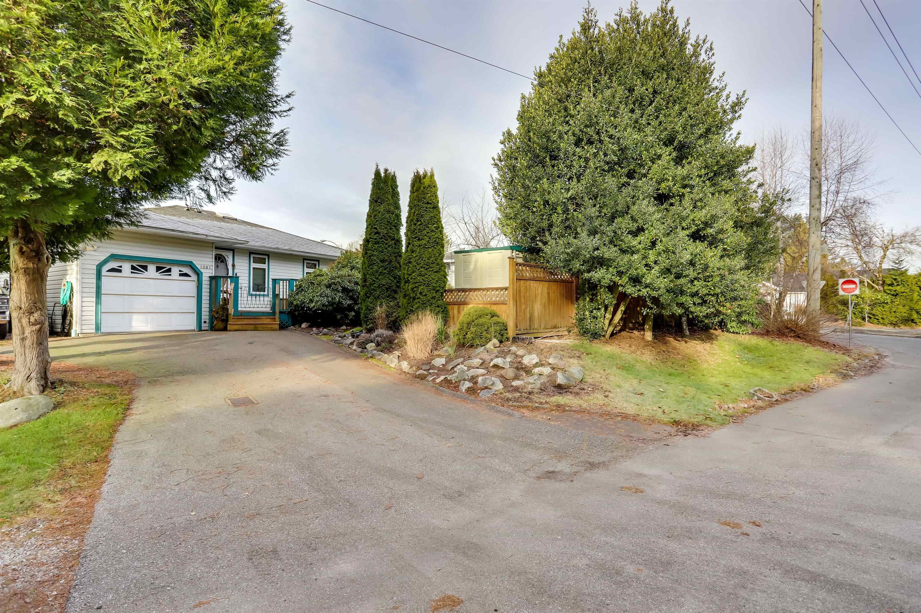 1881 160 Street, Surrey, V4A 4X5 — photo 1