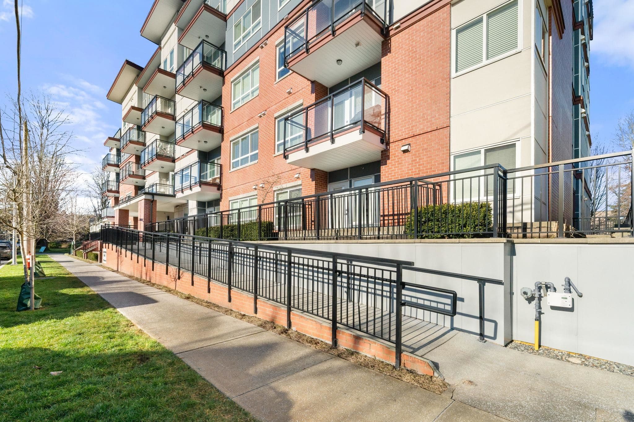 203 - 2229 Atkins Avenue, Port Coquitlam, V3C 1Y5 — photo 1