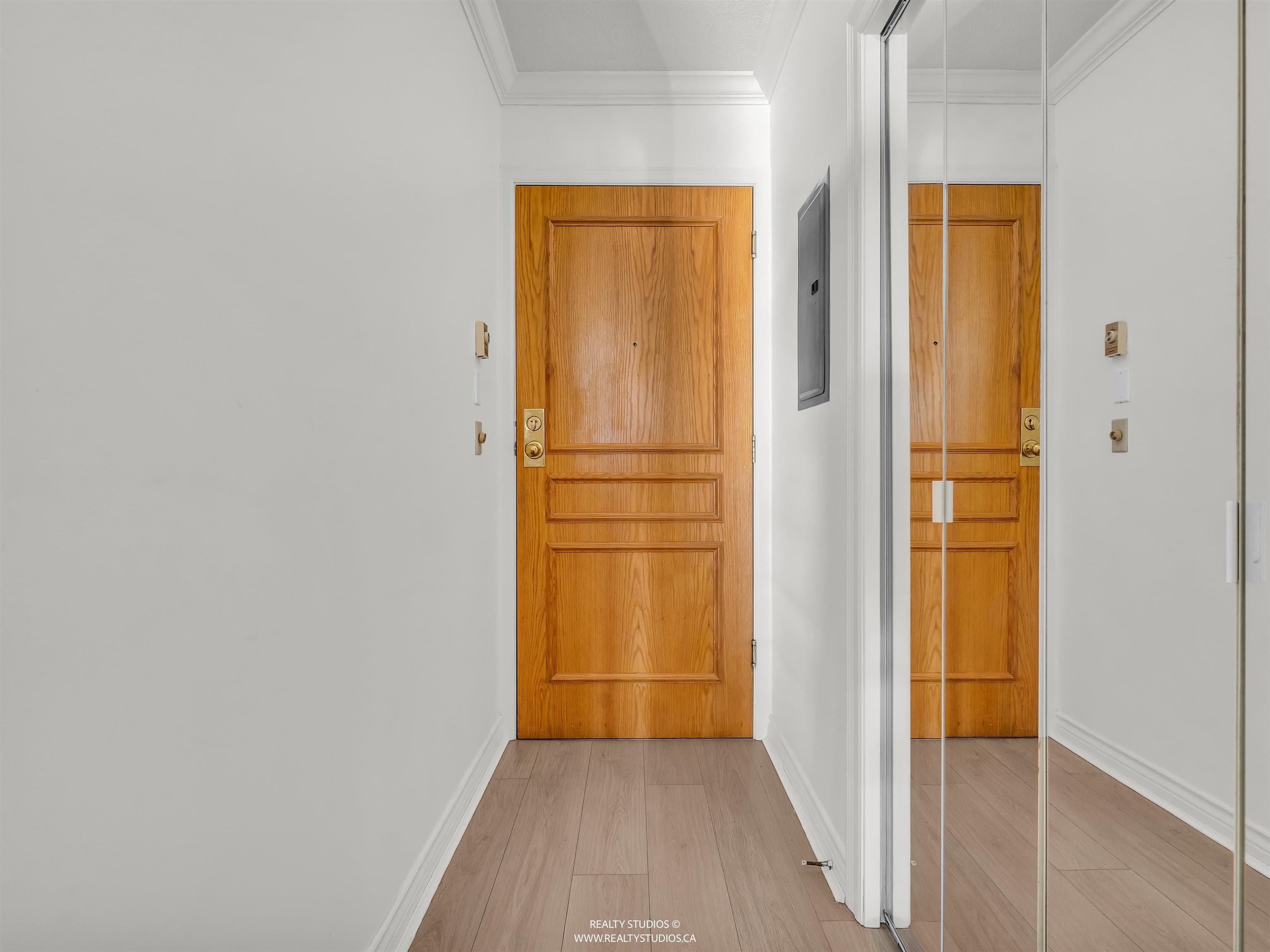 201 - 588 16th Street, West Vancouver, V7V 3R7 — photo 2