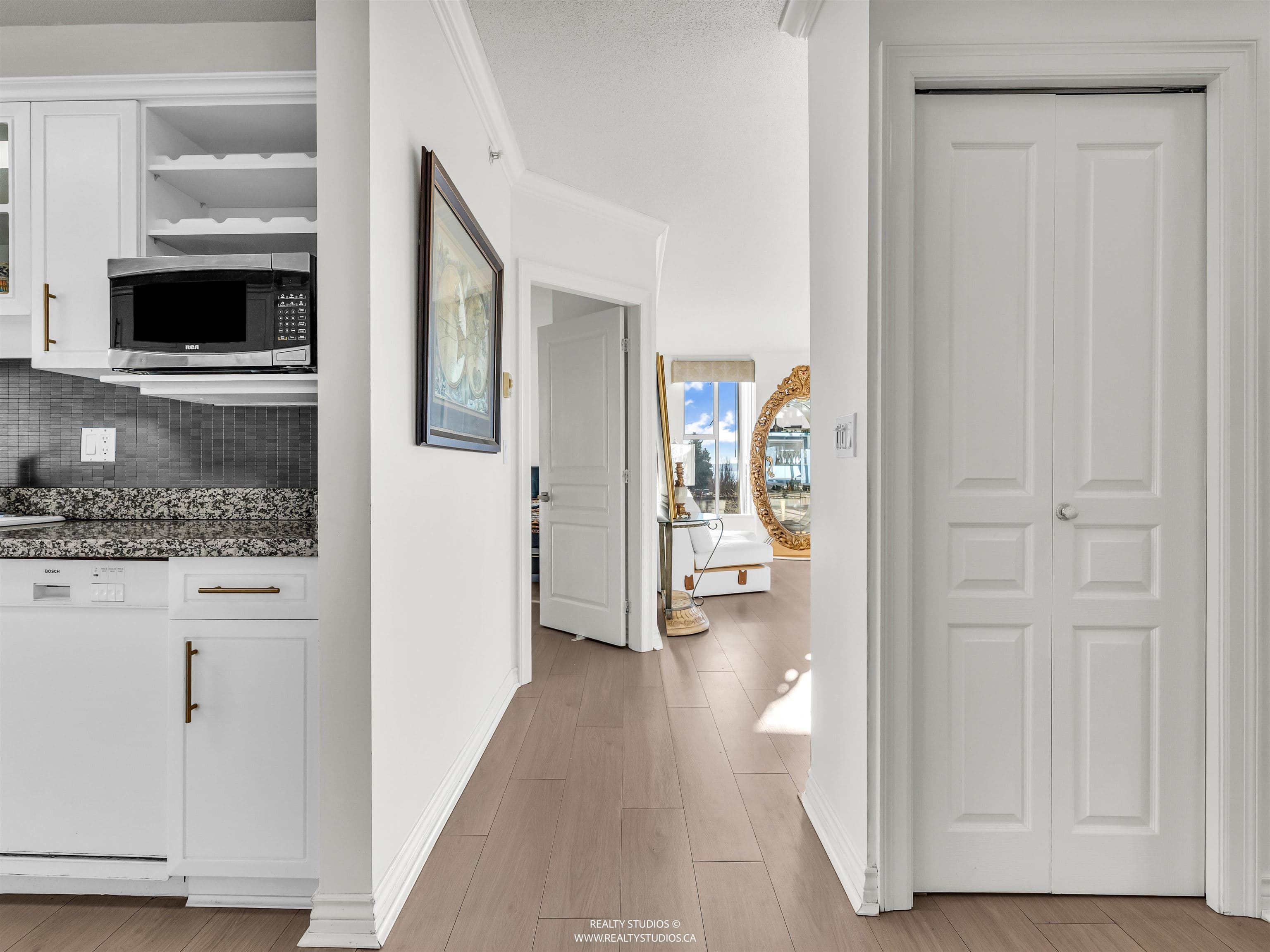 201 - 588 16th Street, West Vancouver, V7V 3R7 — photo 3