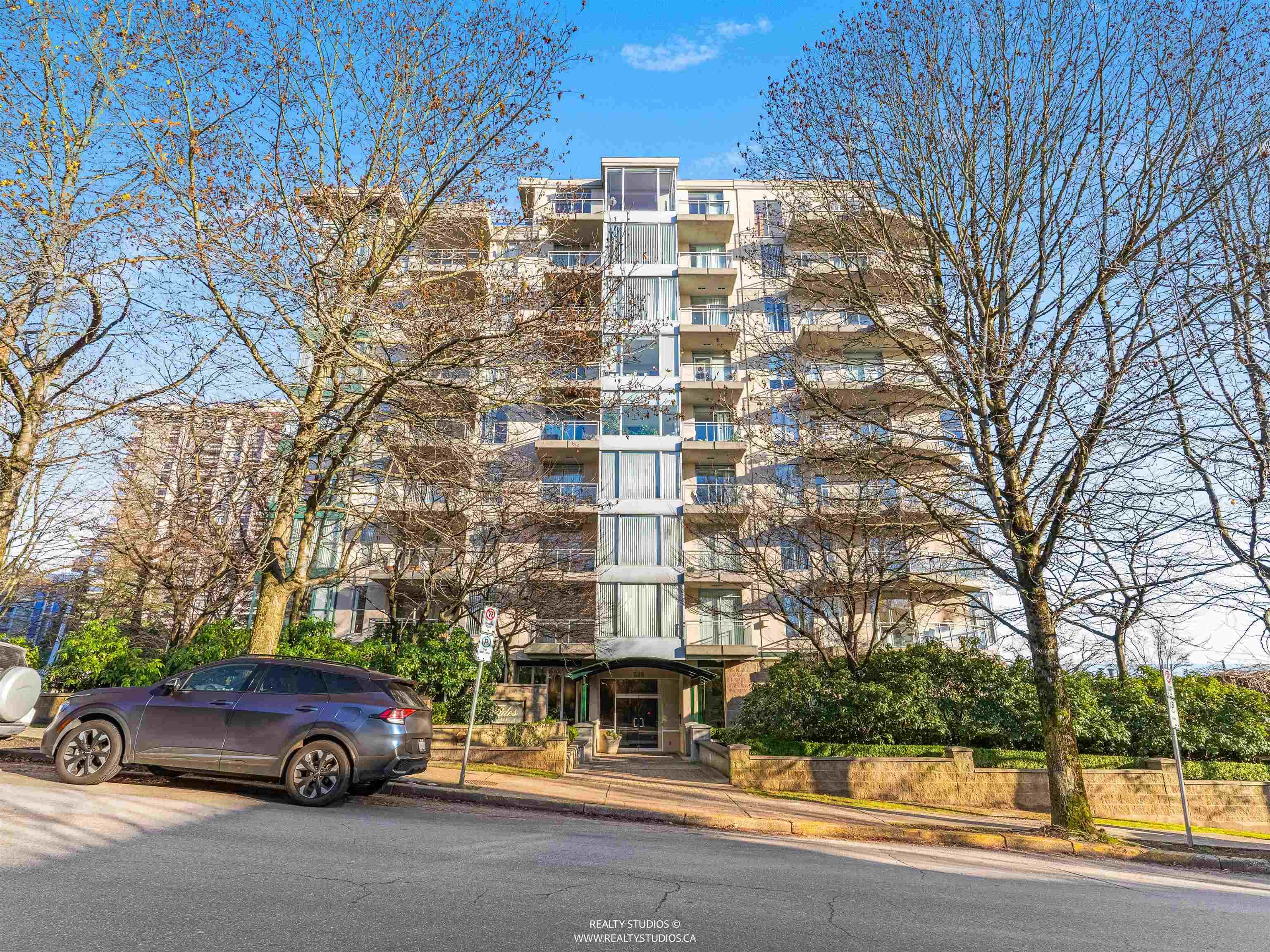 201 - 588 16th Street, West Vancouver