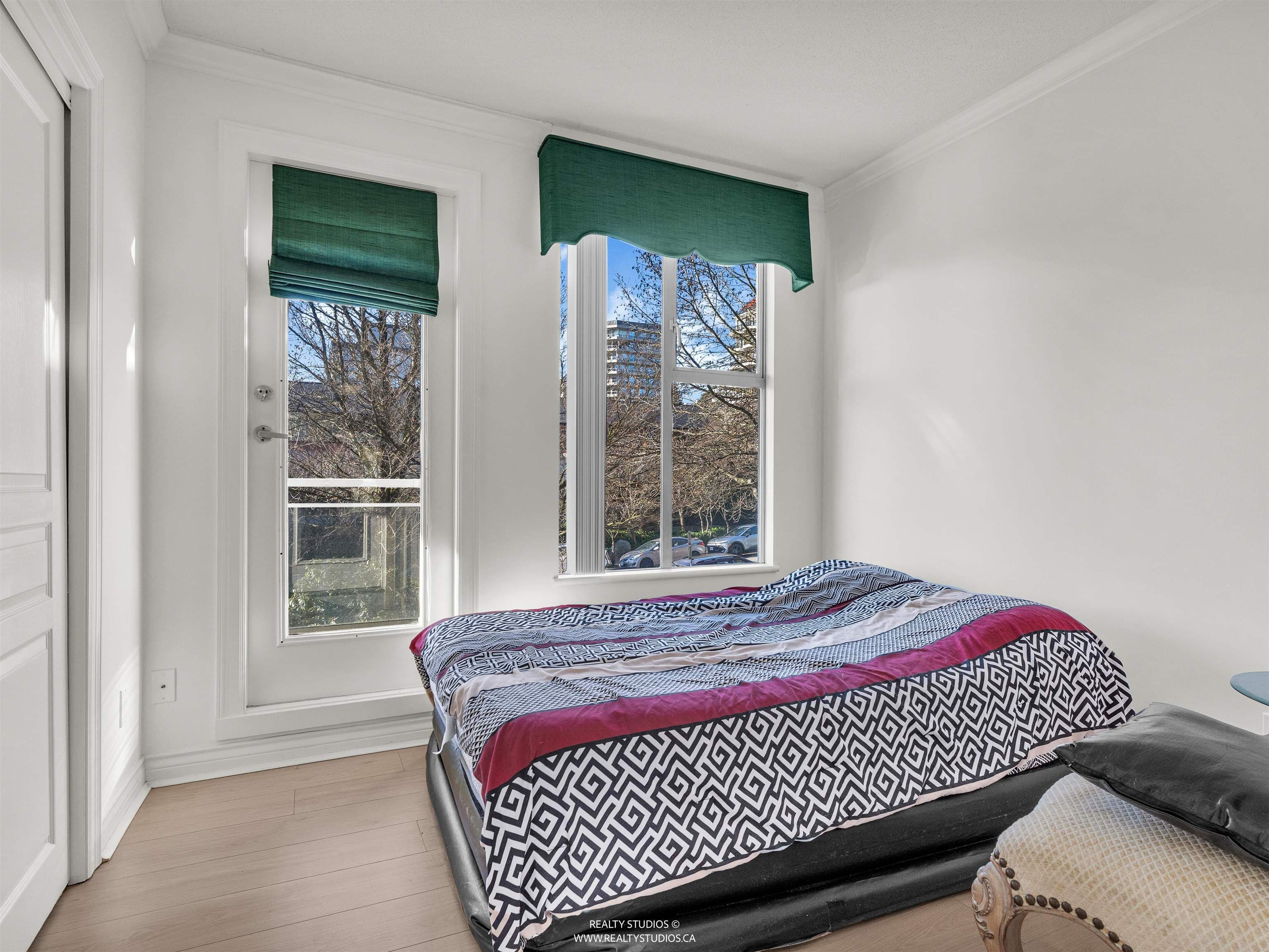 201 - 588 16th Street, West Vancouver, V7V 3R7 — photo 4