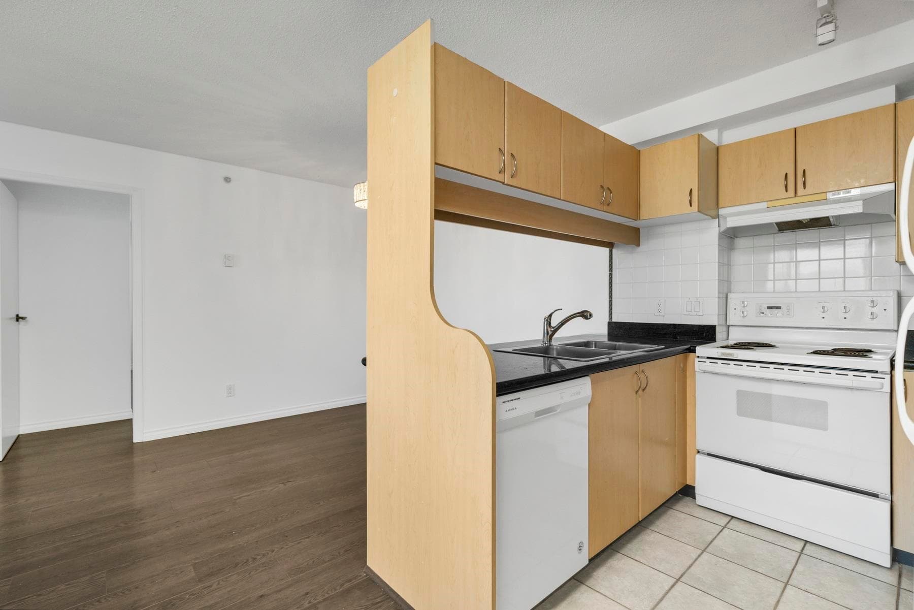 1106 - 6611 Cooney Road, Richmond, V6Y 4C5 — photo 4