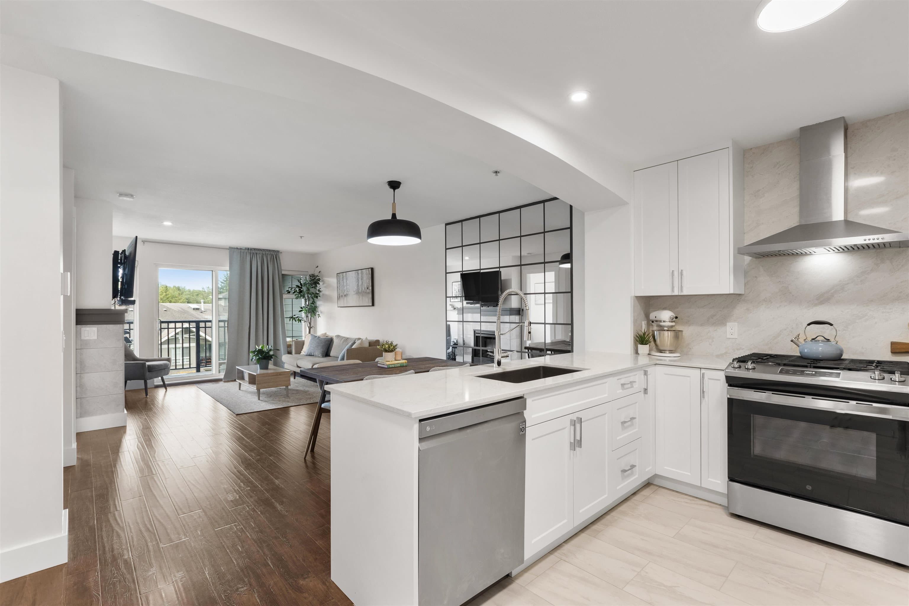 311 - 9098 Halston Court, Burnaby, V3N 0A6 — photo 1