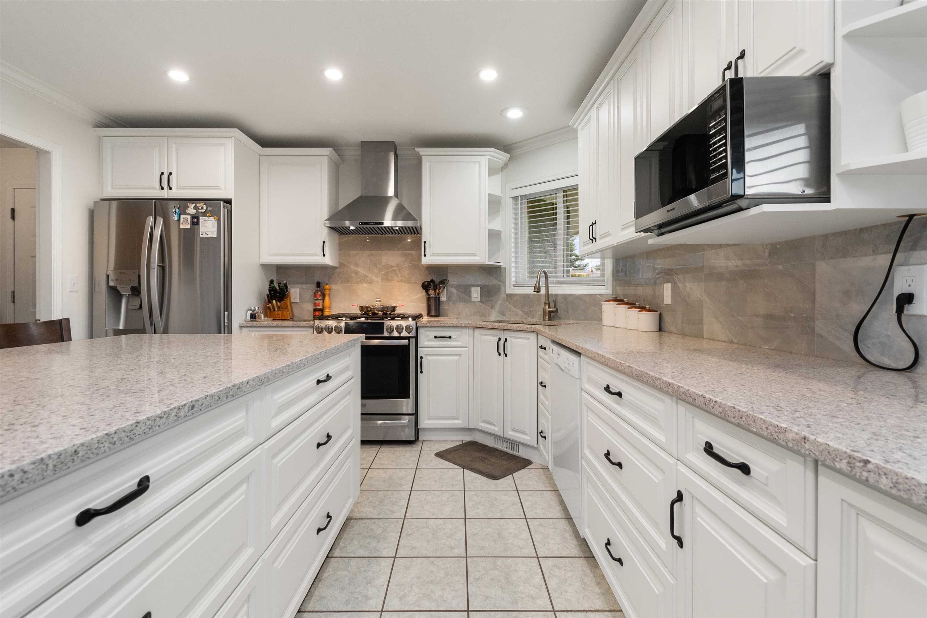 6792 Henry Street, Chilliwack, V2R 2W1 — photo 5