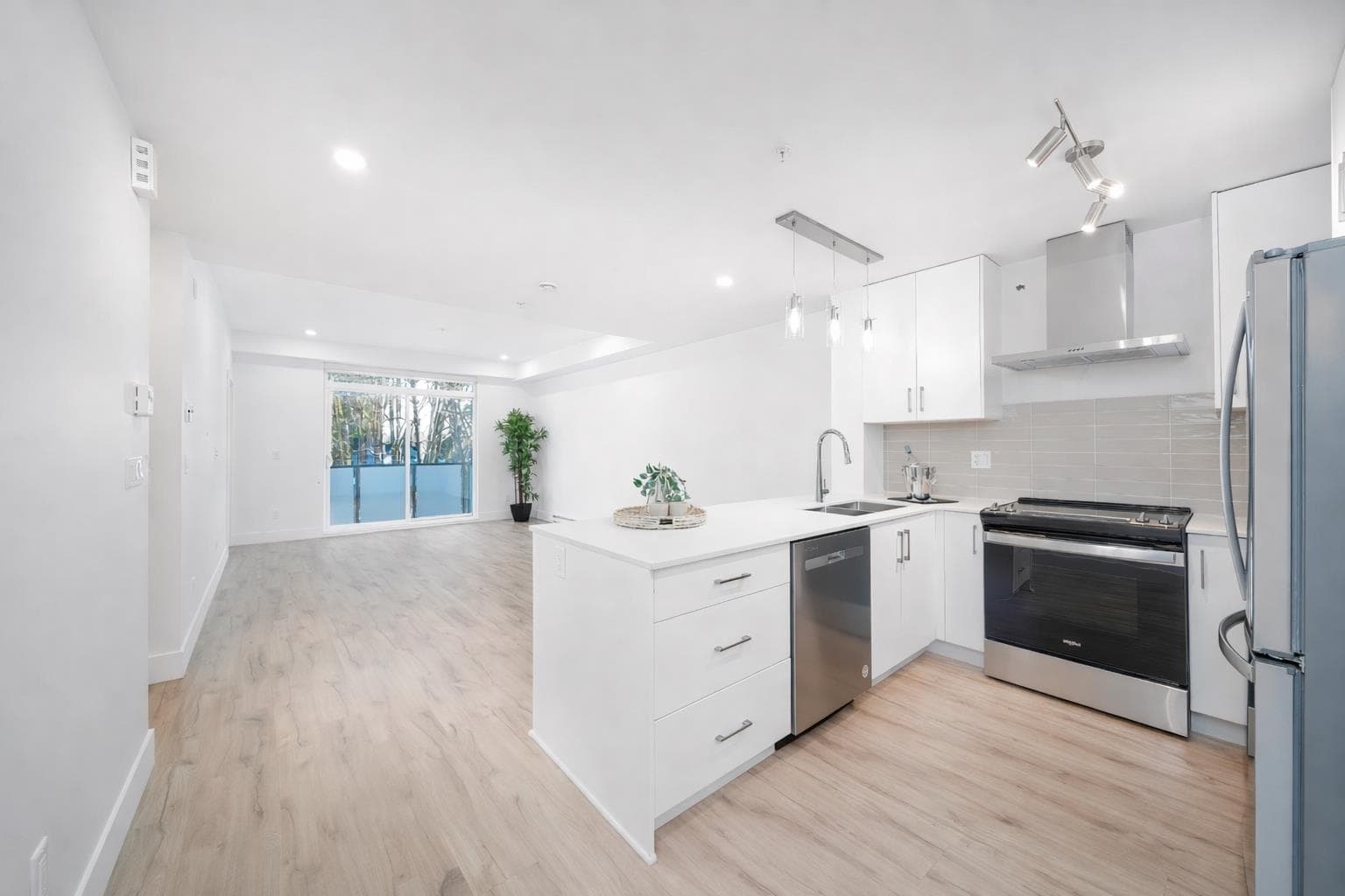 30 - 6328 King George Boulevard, Surrey, V3X 0L4 — photo 2