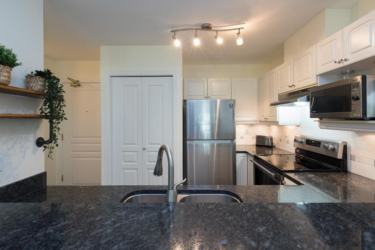 502 - 214 Eleventh Street, New Westminster, V3M 4C9 — photo 4