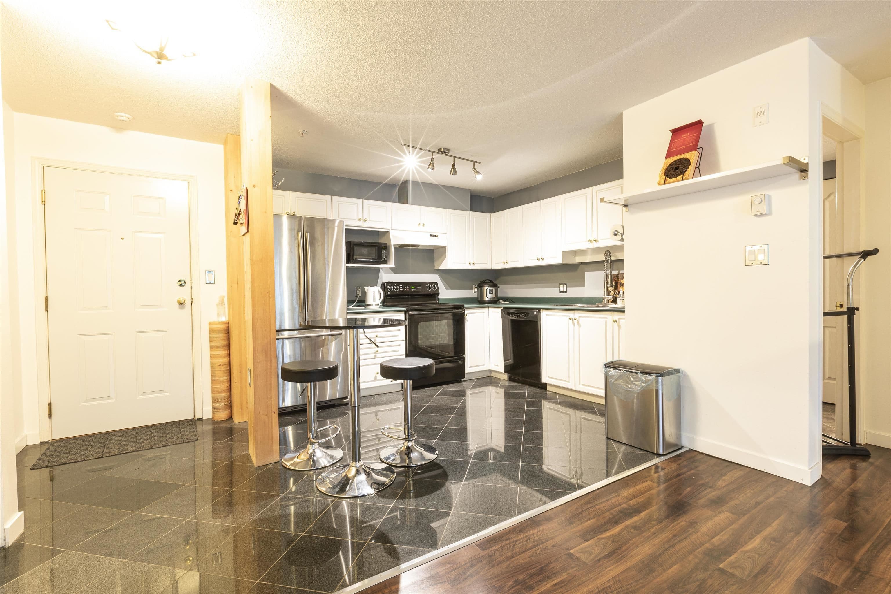 210 - 33718 King Road, Abbotsford, V2S 8J3 — photo 3