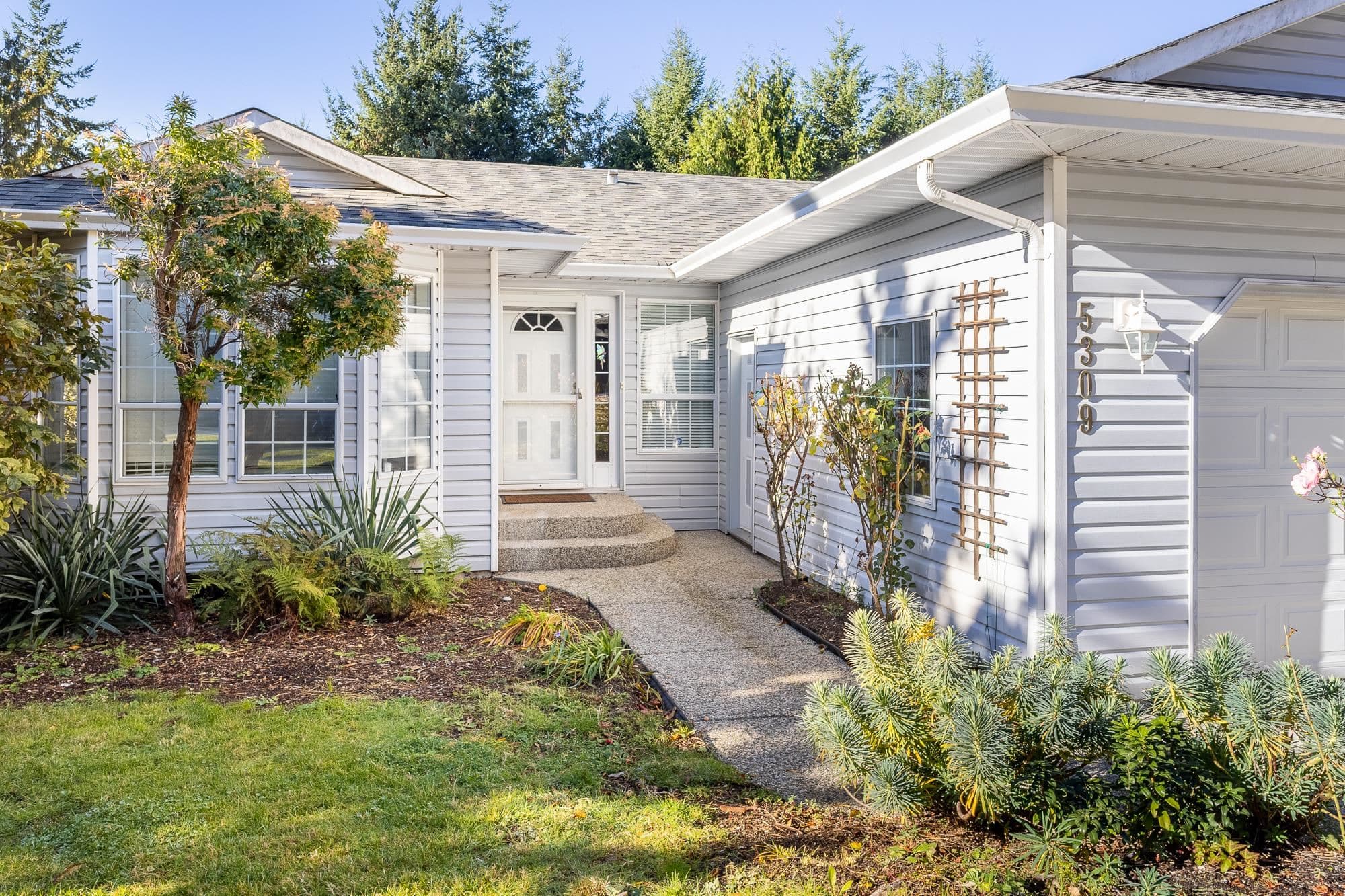 5309 Cedarview Place, Sechelt, V7Z 0C2 — photo 2