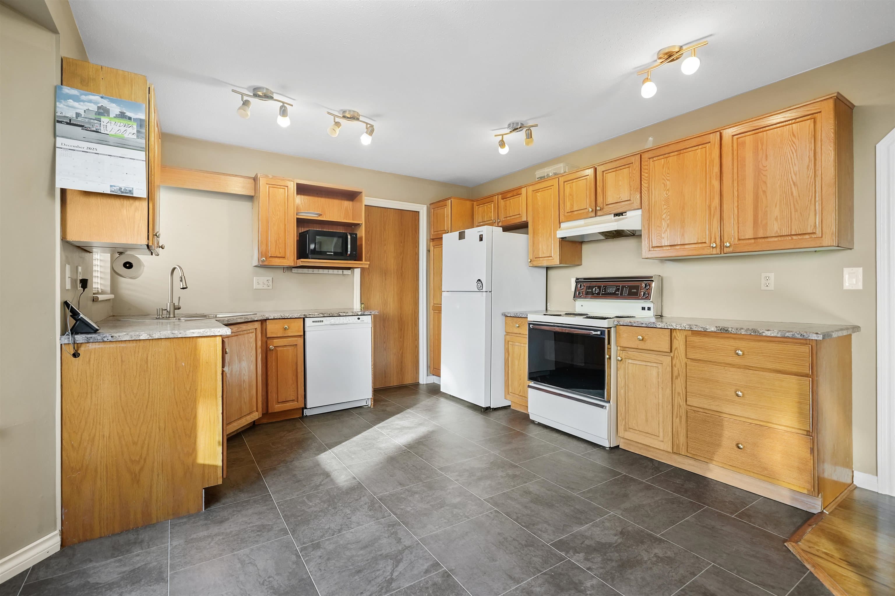 126 - 10584 153 Street, Surrey, V3R 9V1 — photo 3