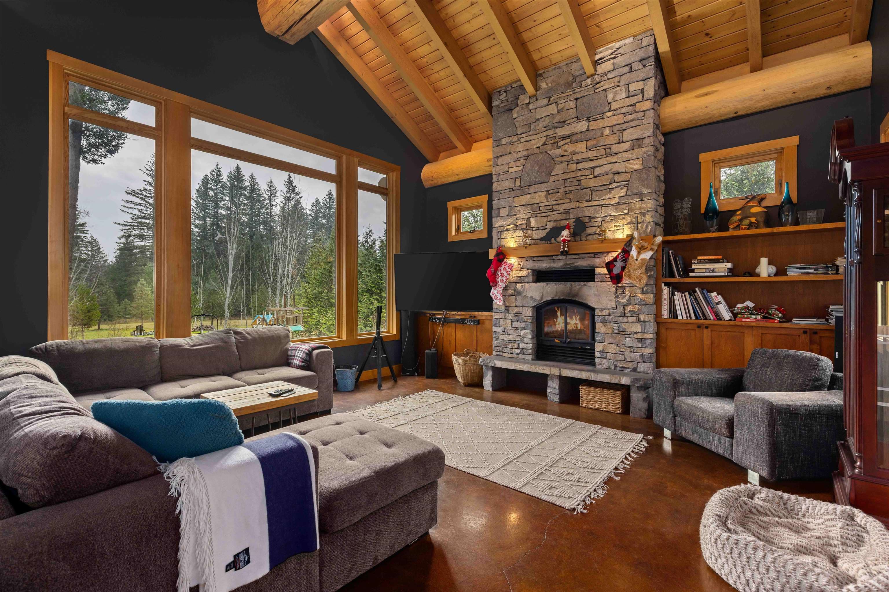 7703 Pemberton Portage Road, Pemberton, V0N 2L0 — photo 2