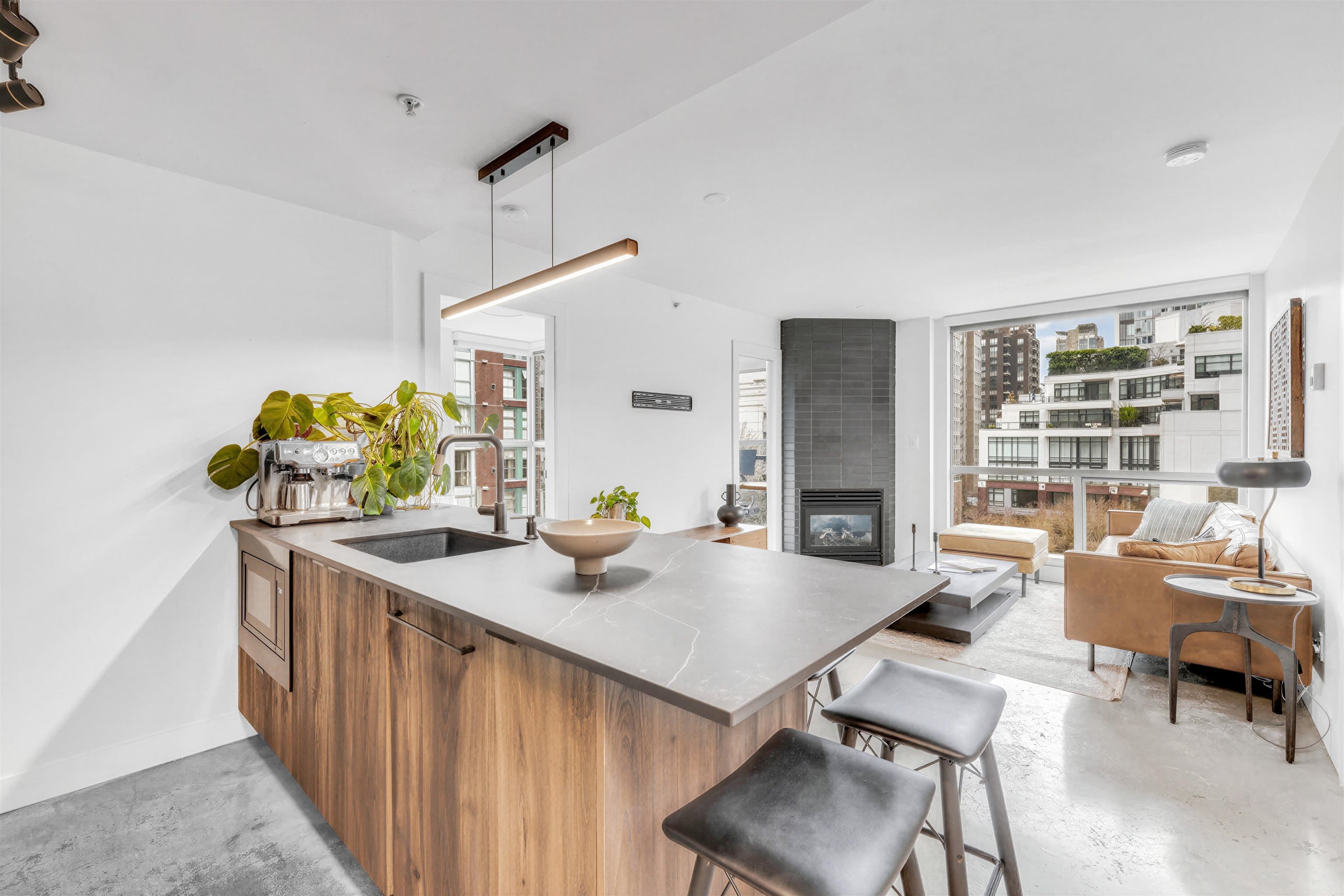 505 - 928 Richards Street, Vancouver, V6B 6P6 — photo 1