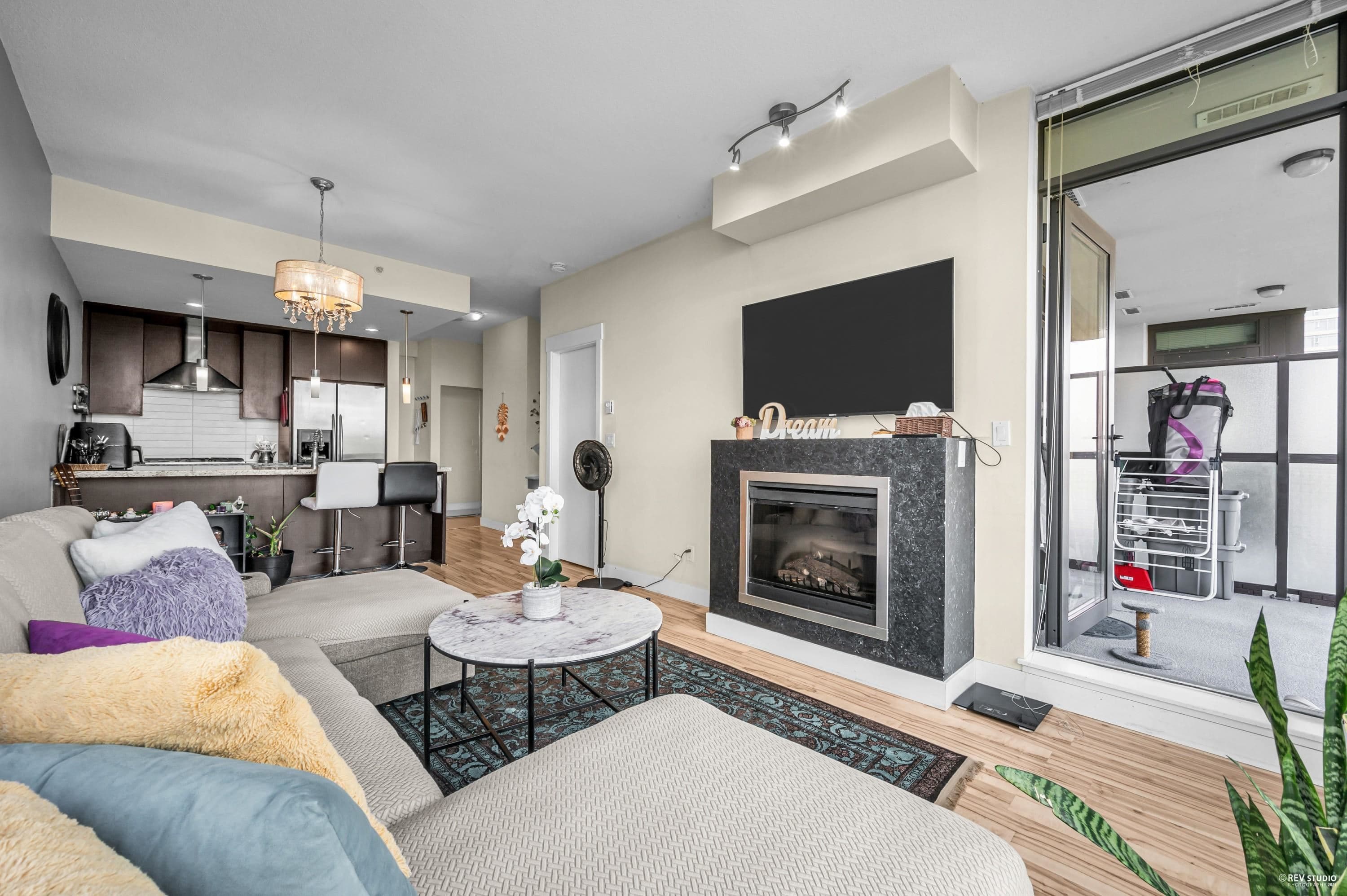 1606 - 7088 18th Avenue, Burnaby, V3N 0A2 — photo 4