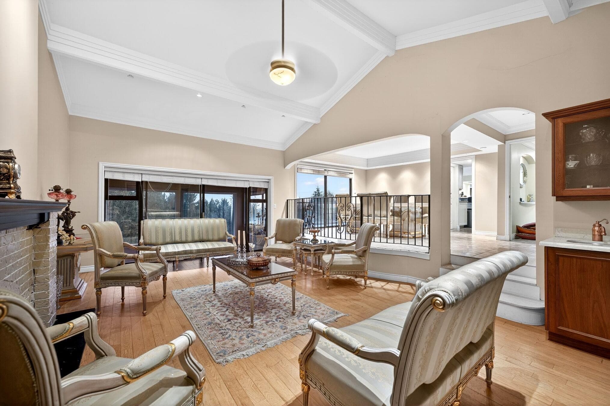 1375 Burnside Road, West Vancouver, V7S 2P6 — photo 2