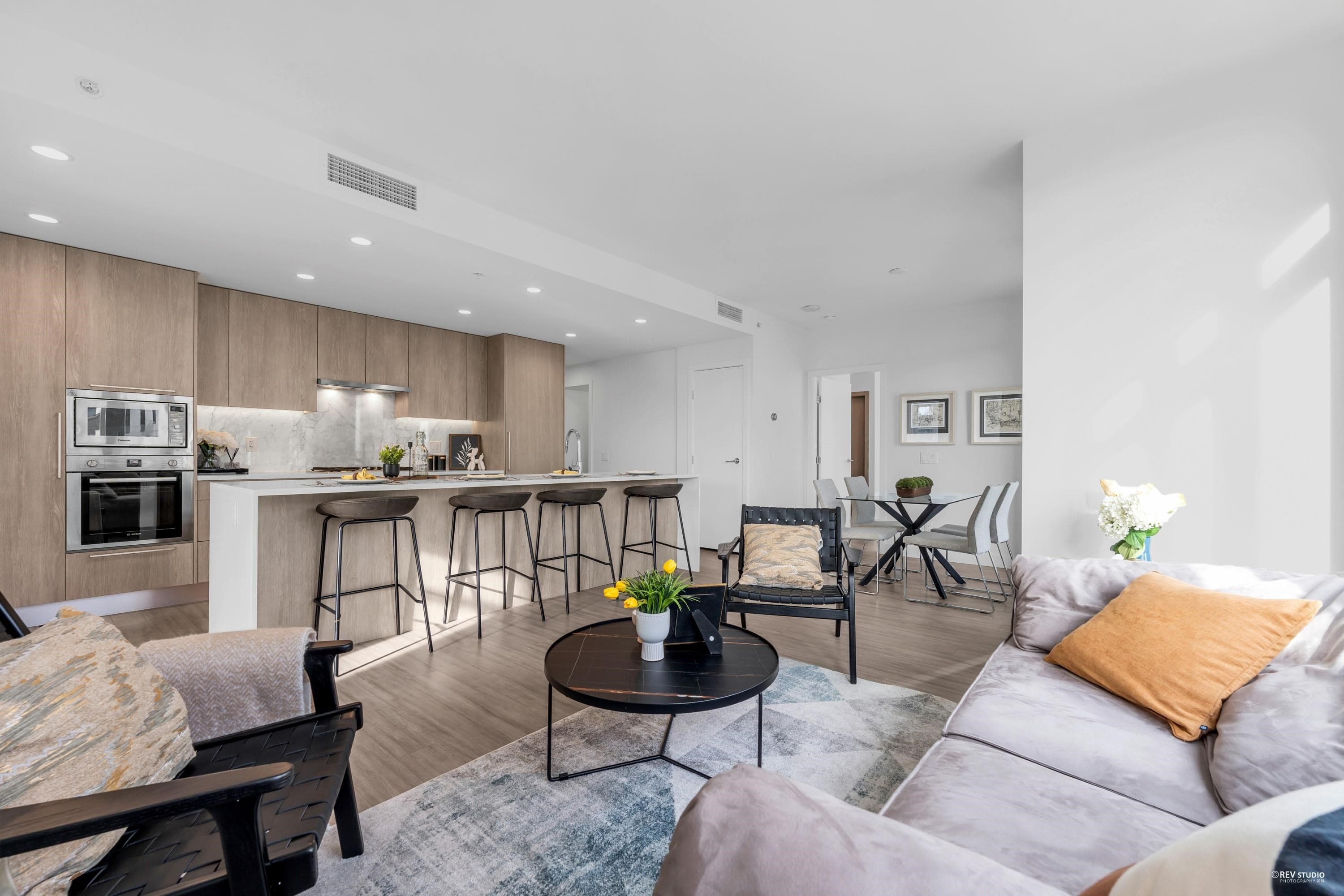 301 - 6398 Silver Avenue, Burnaby, V5H 0K7 — photo 3