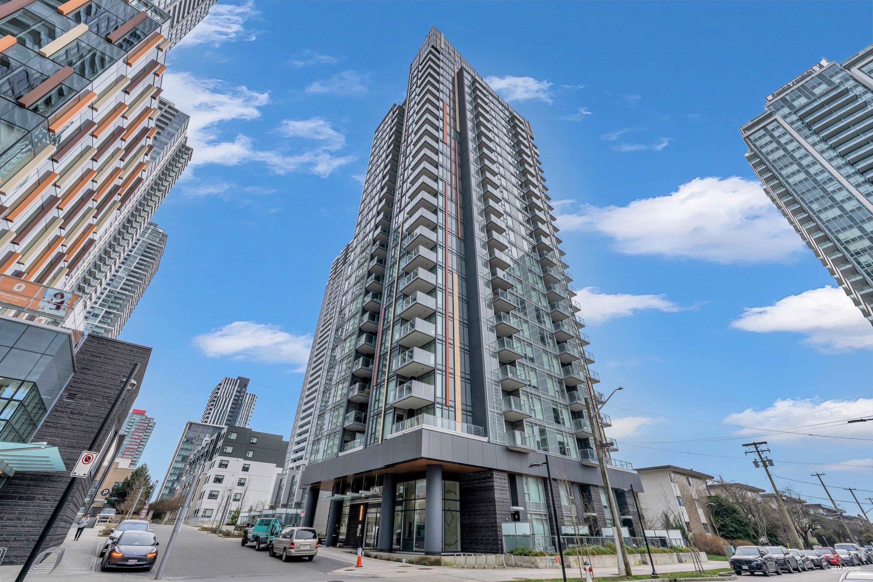 301 - 6398 Silver Avenue, Burnaby, V5H 0K7 — photo 1