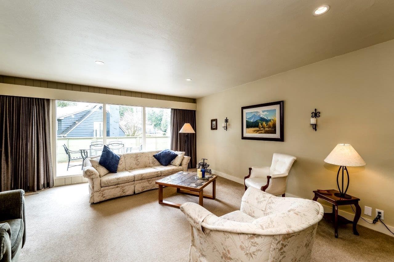 4302 Carolyn Drive, North Vancouver, V7R 4A4 — photo 3