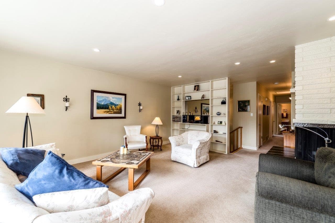 4302 Carolyn Drive, North Vancouver, V7R 4A4 — photo 5