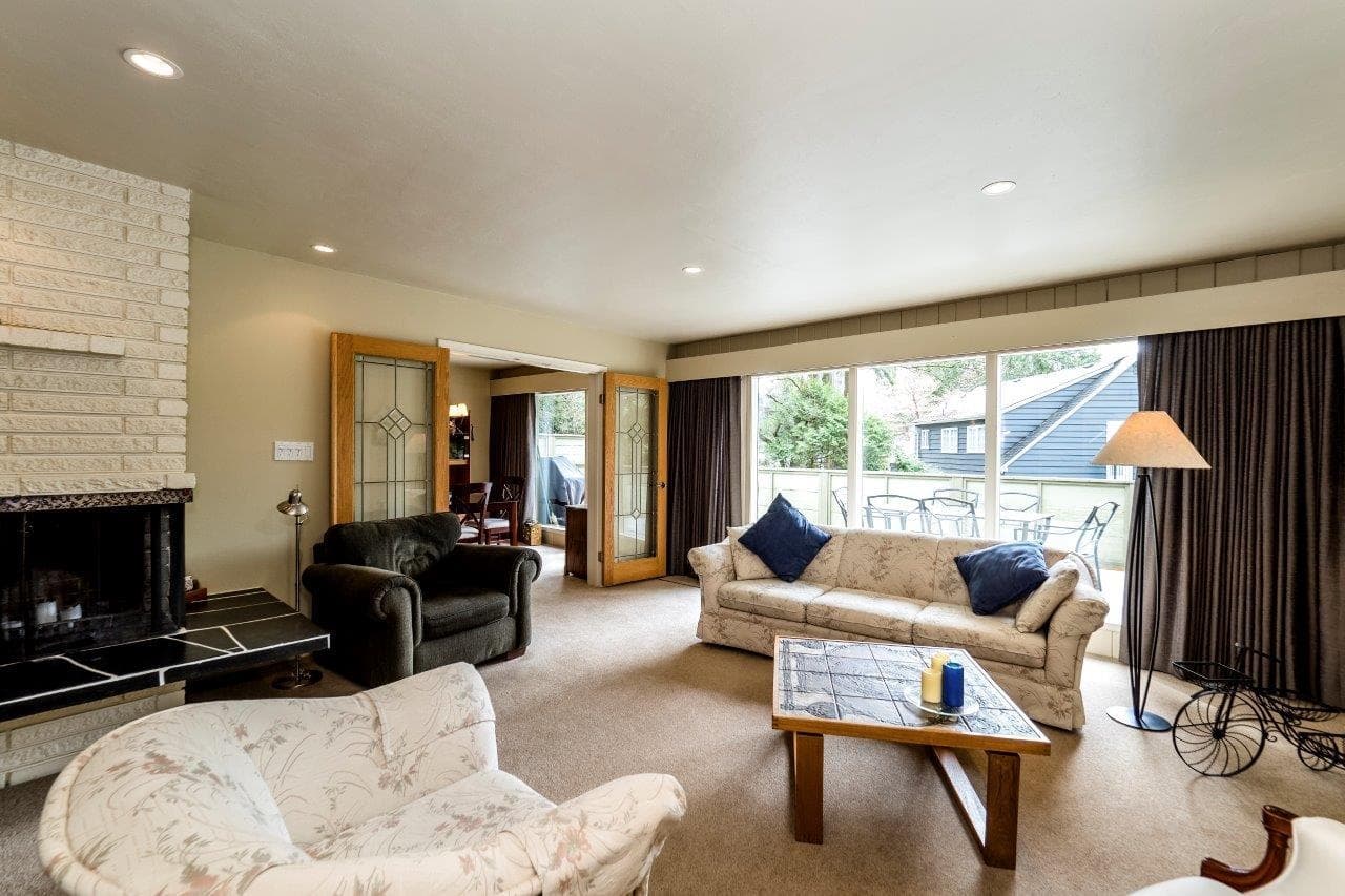 4302 Carolyn Drive, North Vancouver, V7R 4A4 — photo 4