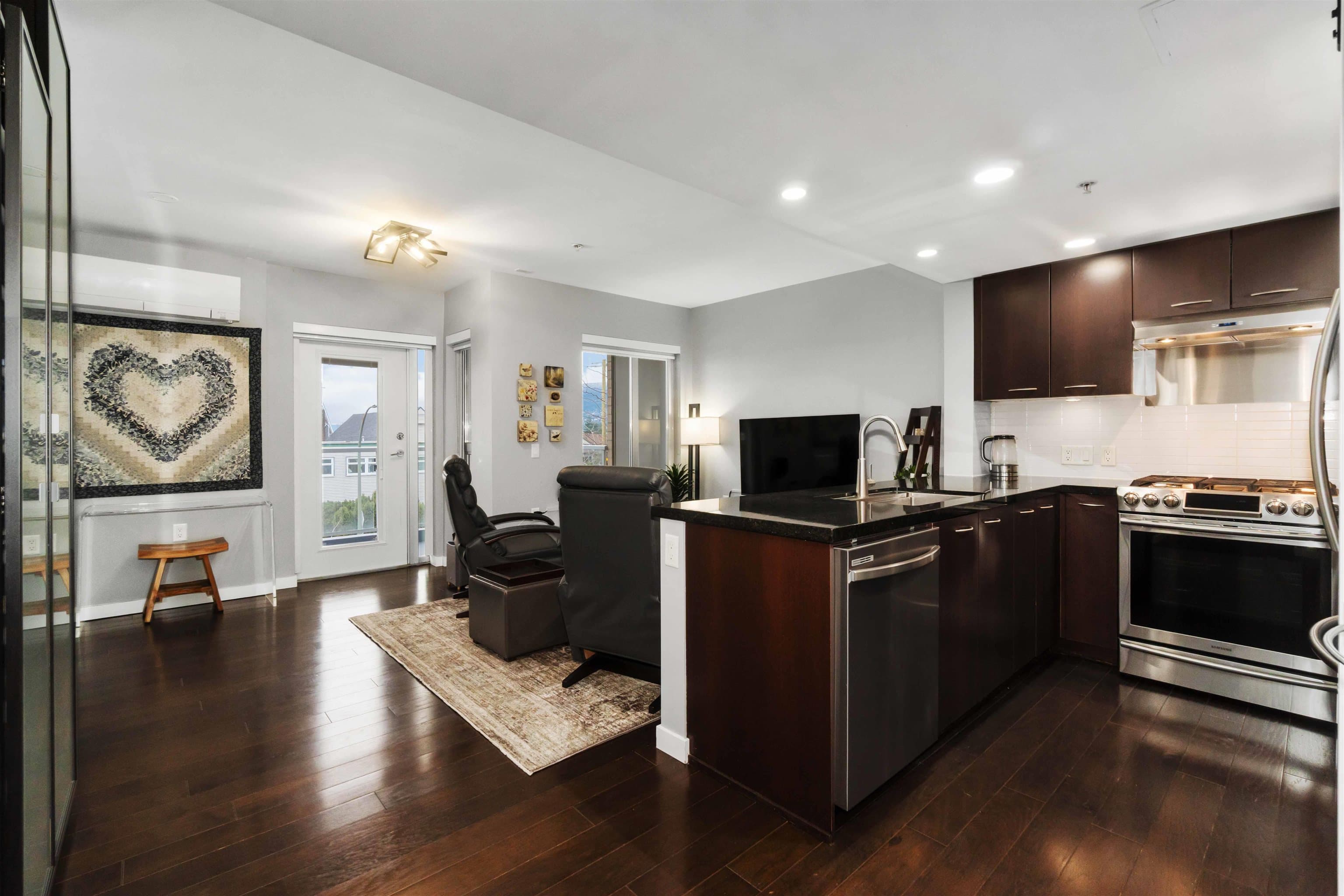 213 - 1288 Chesterfield Avenue, North Vancouver, V7M 0B1 — photo 5