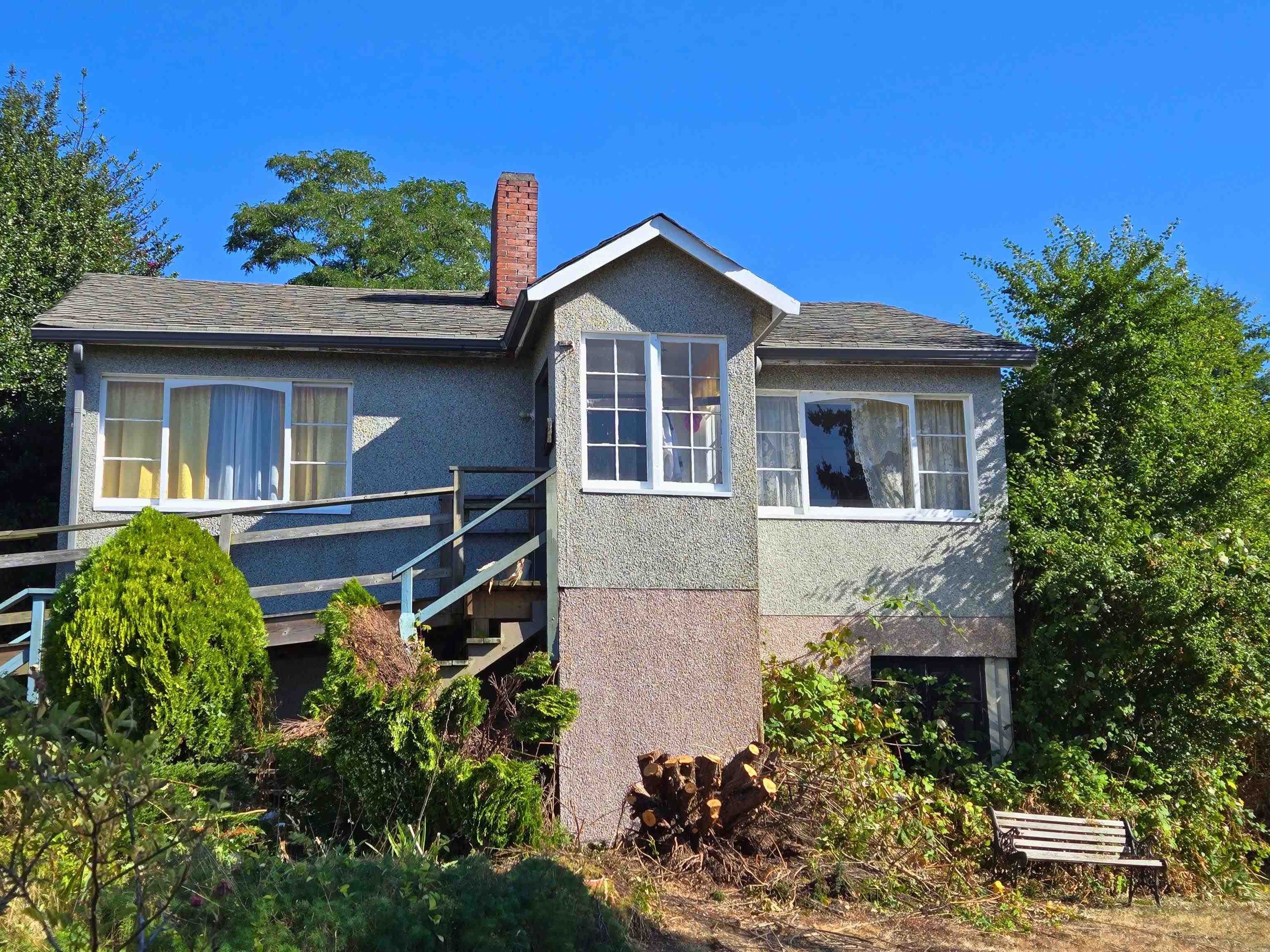547 N Fletcher Road, Gibsons, V0N 1V0 — photo 1