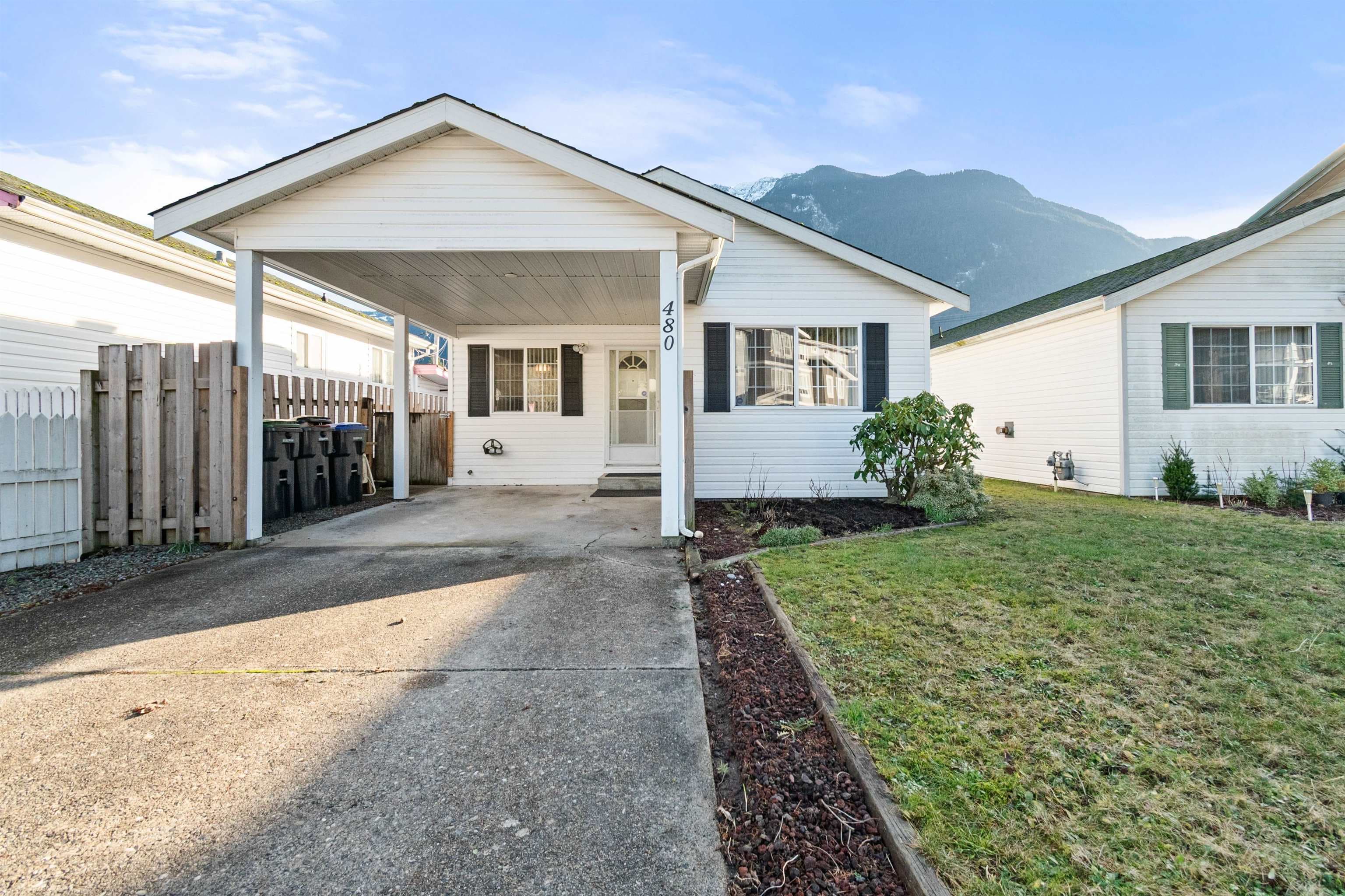 480 Coquihalla Street, Hope