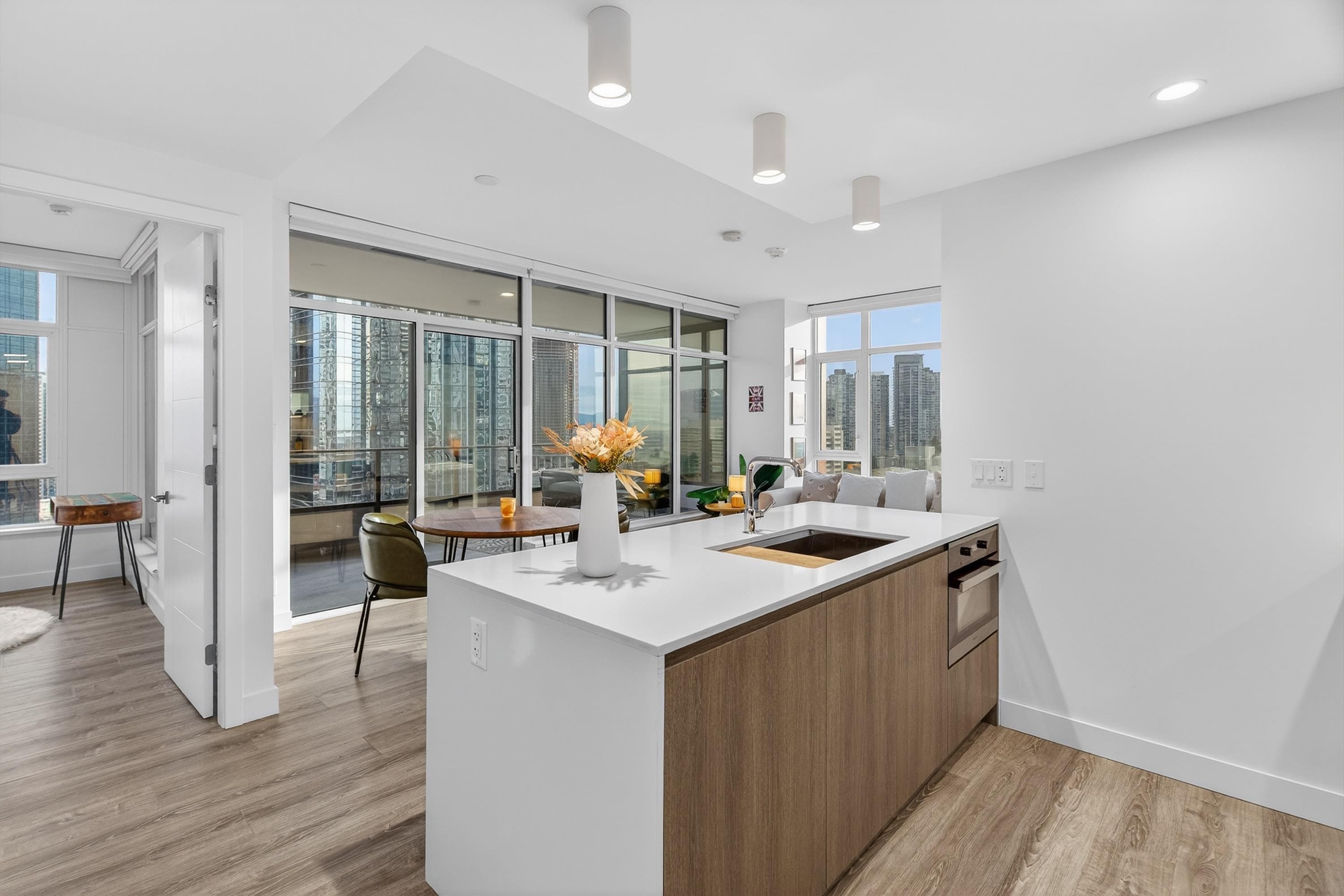 1402 - 6511 Sussex Avenue, Burnaby, V5H 0K5 — photo 5