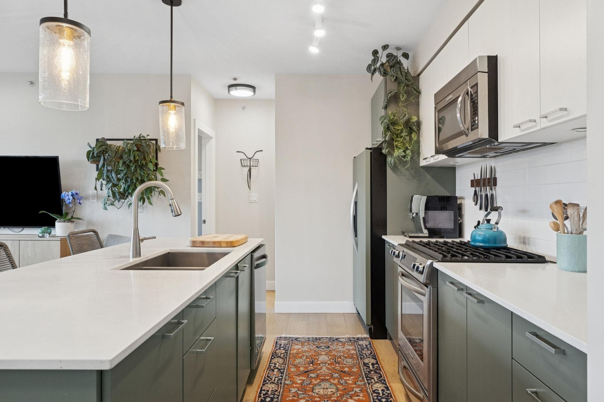 403 - 1330 Marine Drive, North Vancouver, V7P 1T4 — photo 1