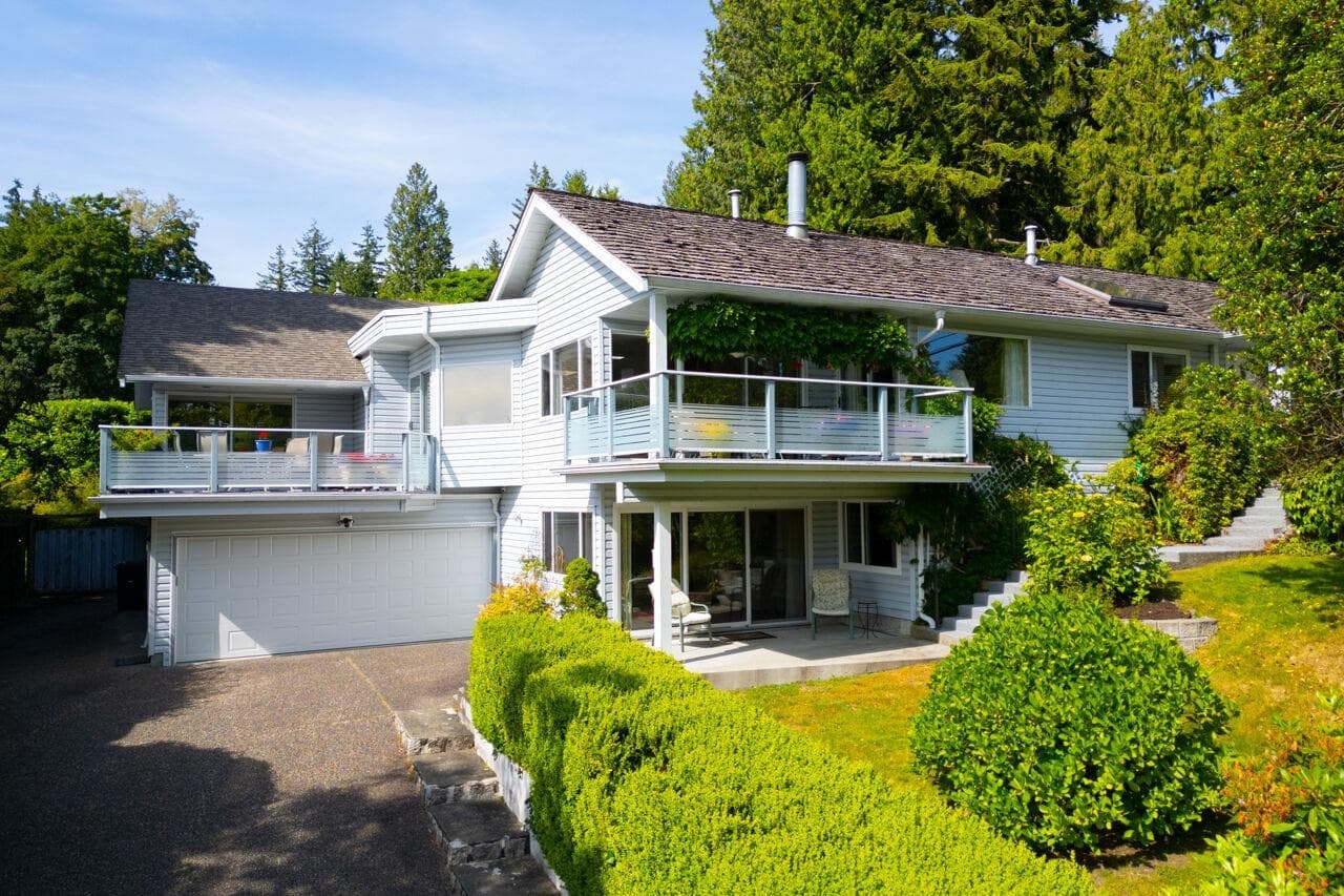 530 E Queens Road, North Vancouver, V7N 1H1 — photo 1