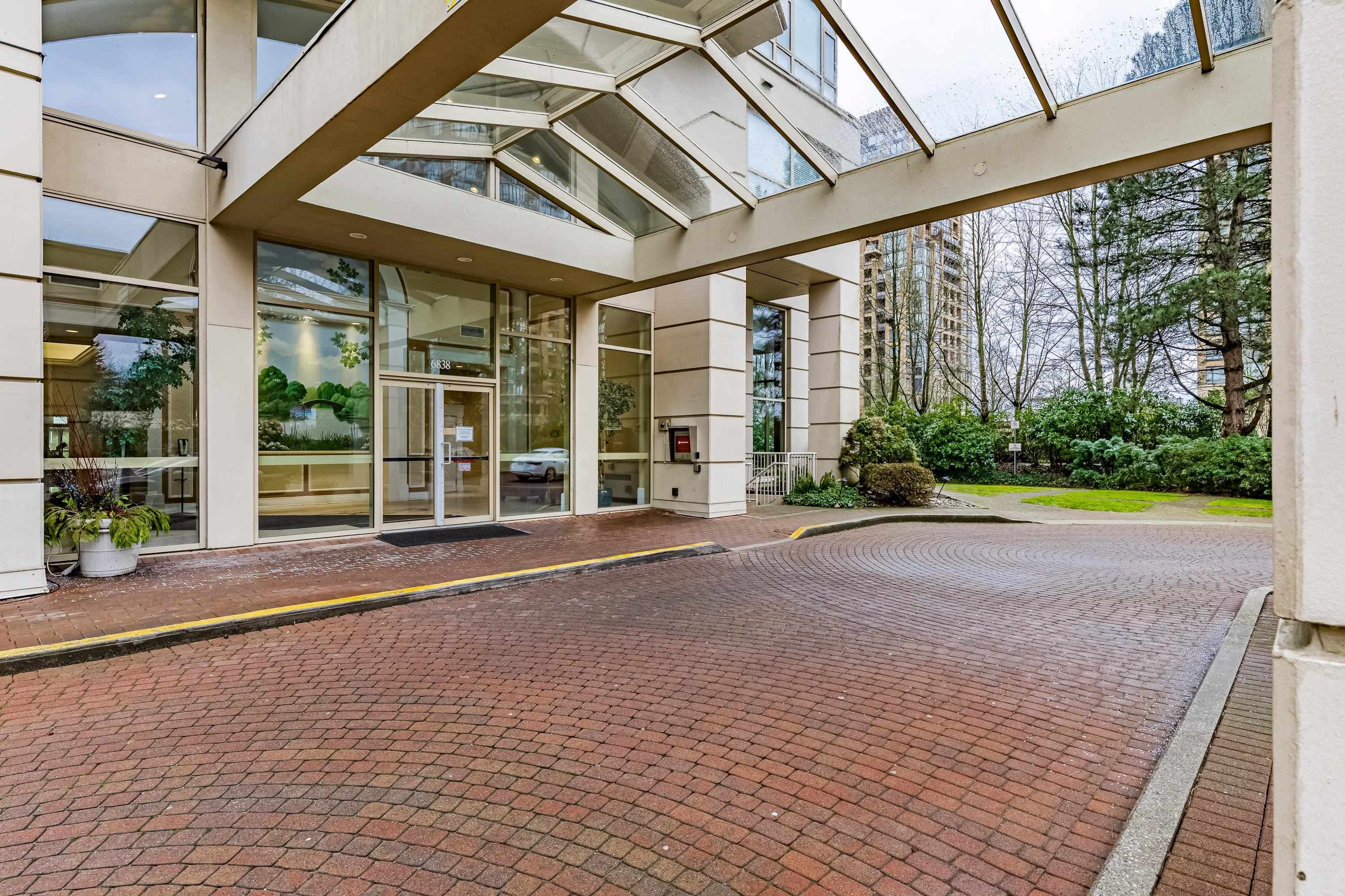 1502 - 6838 Station Hill Drive, Burnaby, V3N 5A4 — photo 2