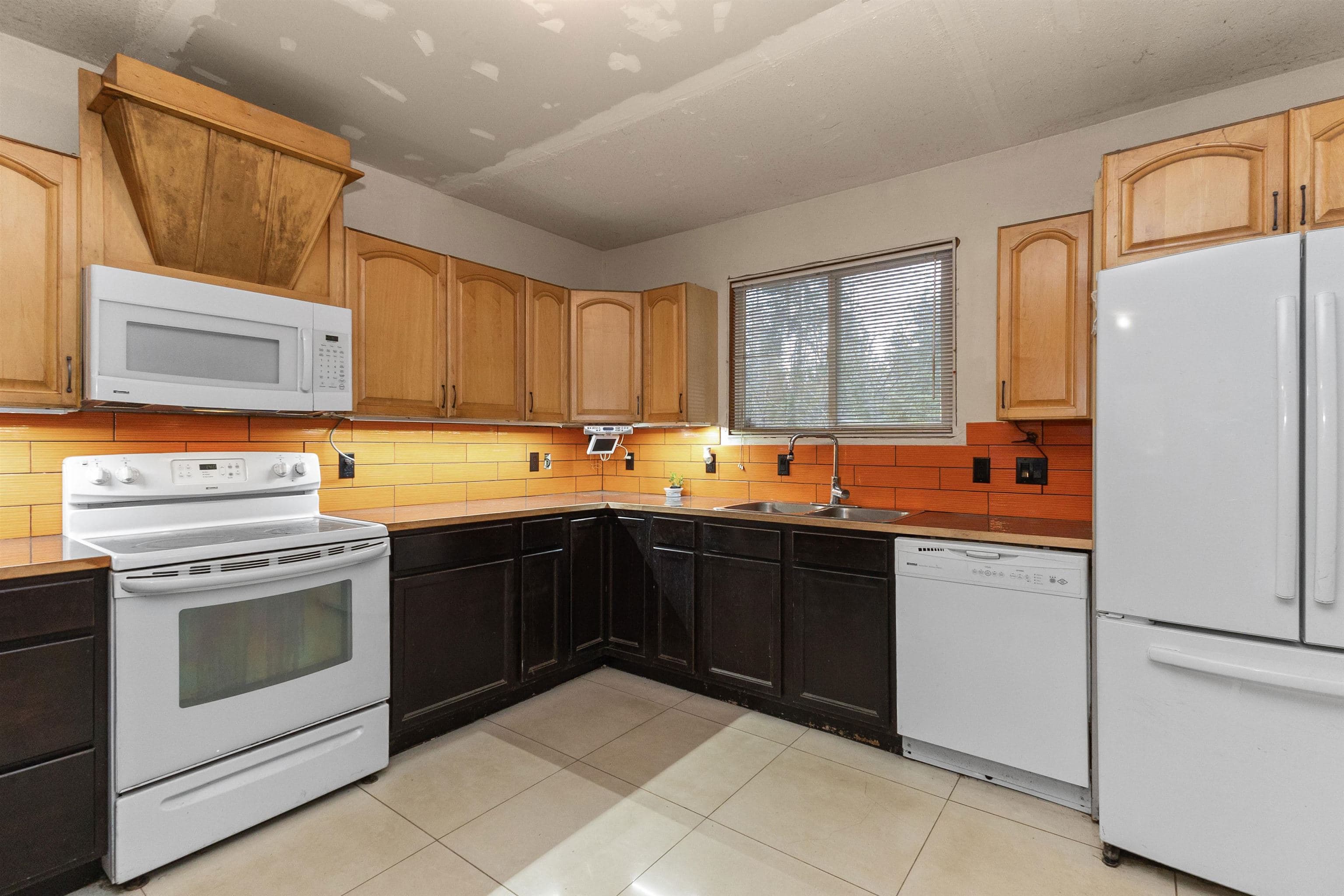 26814 Dewdney Trunk Road, Maple Ridge, V2W 1N9 — photo 2