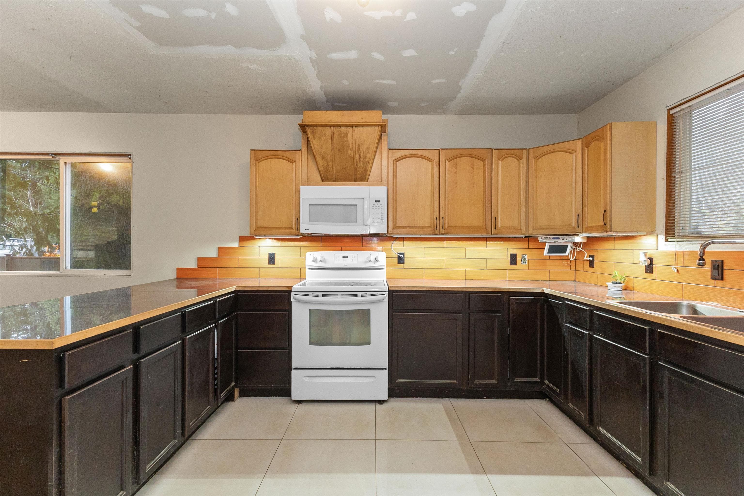 26814 Dewdney Trunk Road, Maple Ridge, V2W 1N9 — photo 3