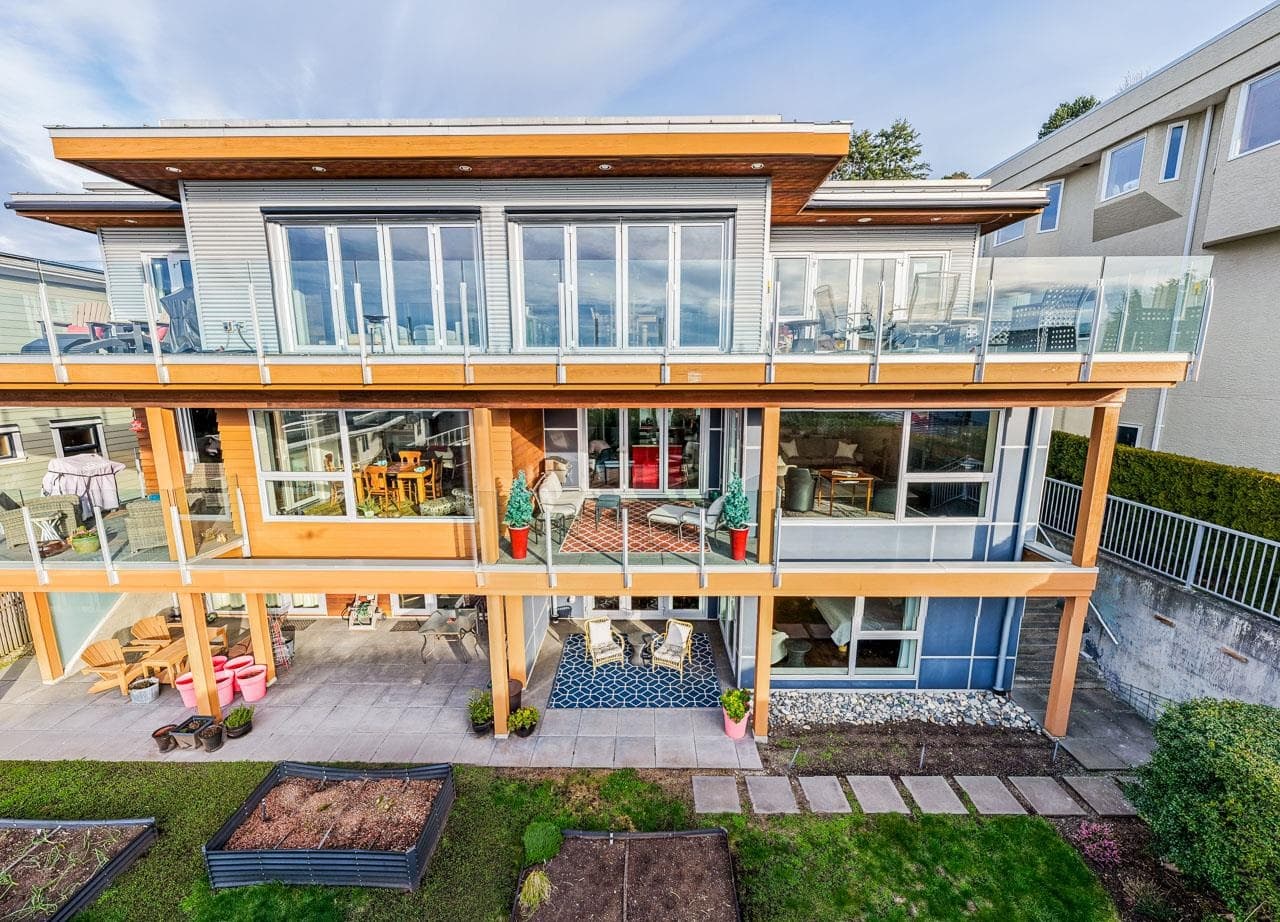 14976 Beachview Avenue, White Rock, V4B 1P1 — photo 1