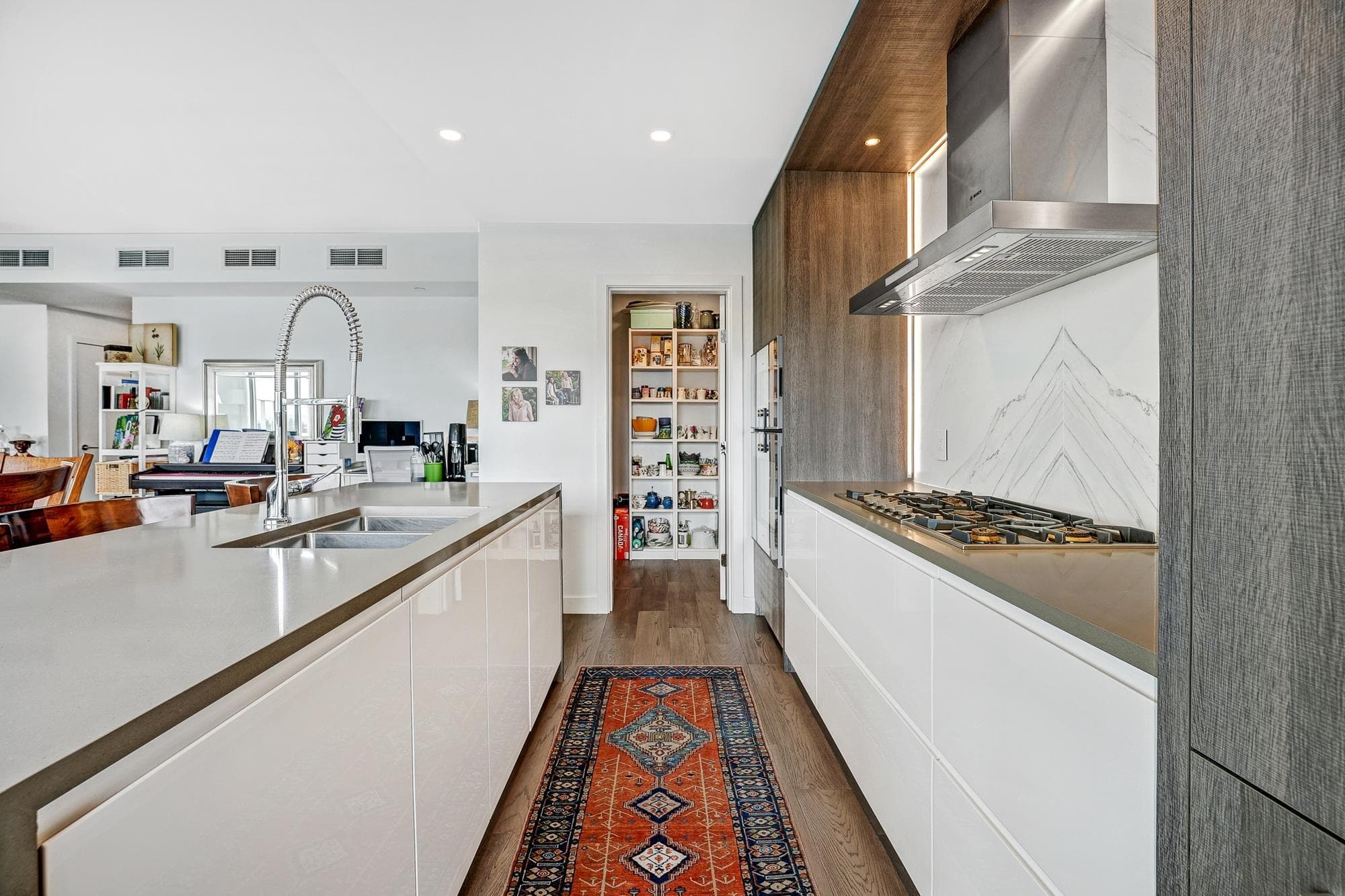 1302 - 1441 Johnston Road, White Rock, V4B 3Z4 — photo 5
