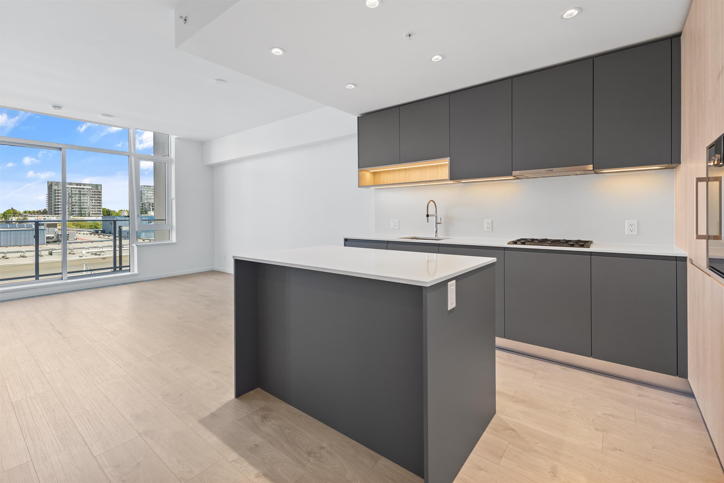 301 - 6200 Minoru Boulevard, Richmond, V6Y 0M9 — photo 2