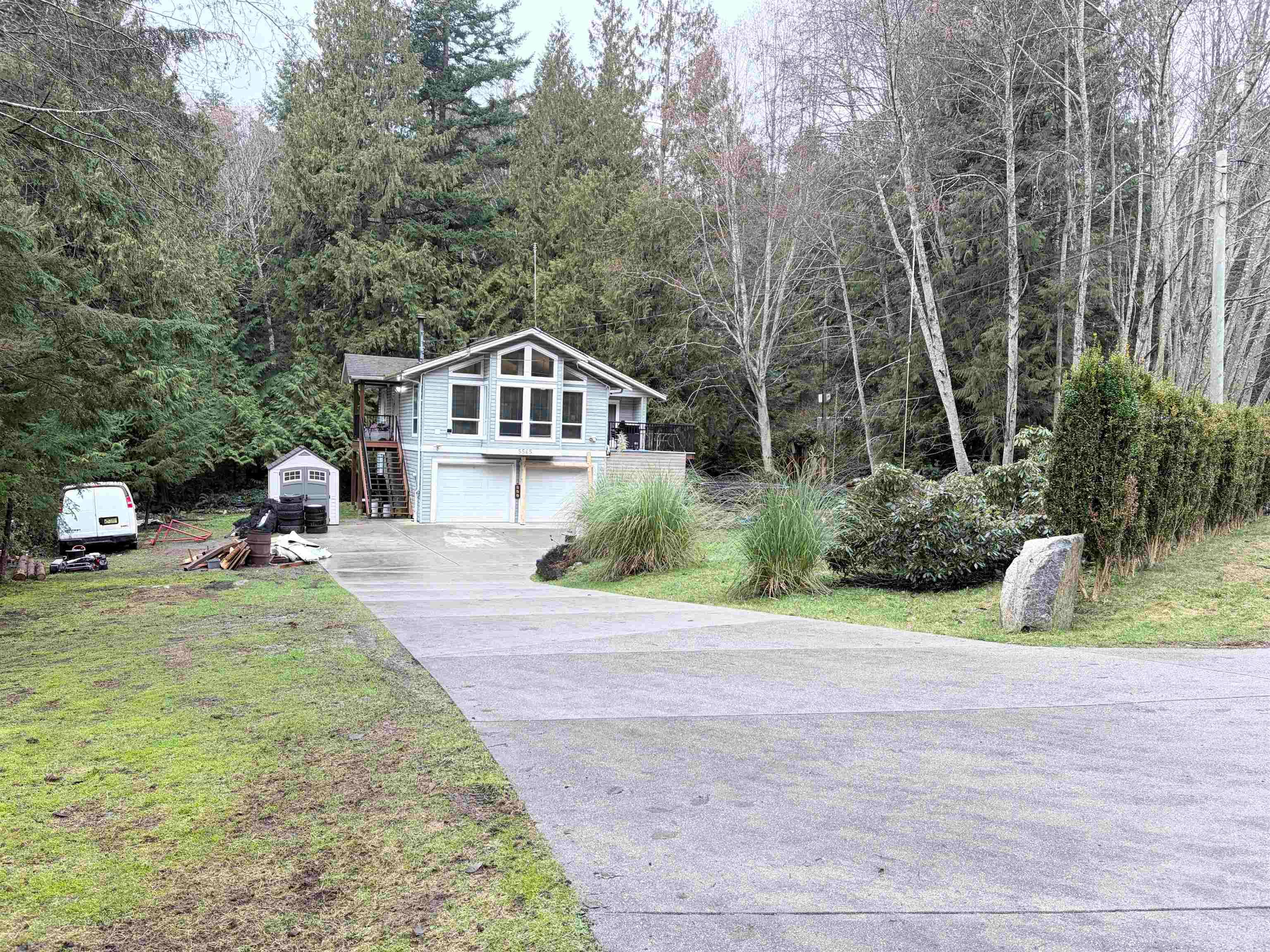 5565 Riley Road, Halfmoon Bay, V7Z 1B6 — photo 1