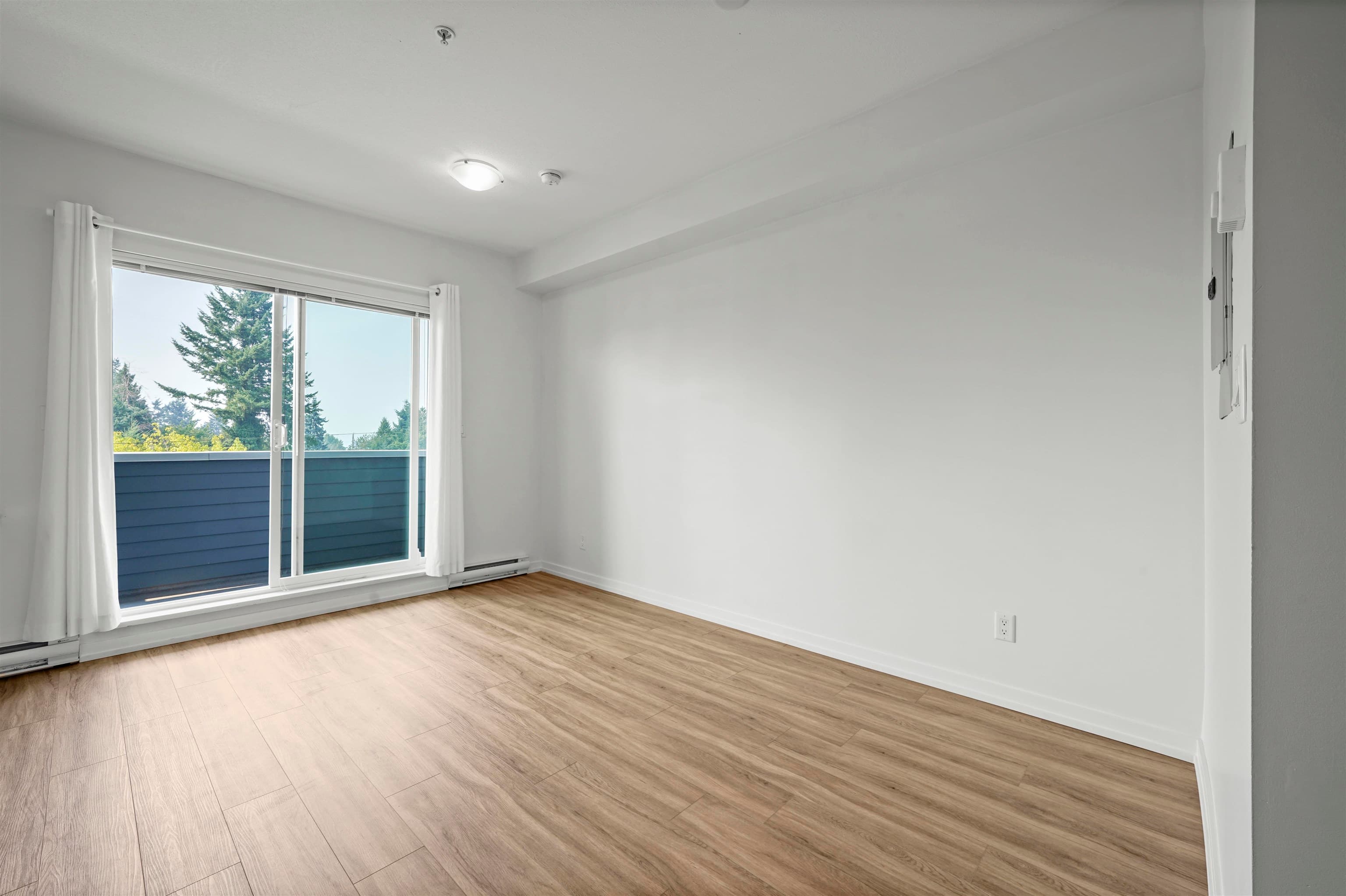 304 - 13678 Grosvenor Road, Surrey, V3R 5E2 — photo 3