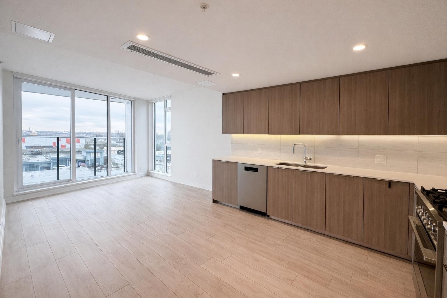 405 - 1401 Hunter Street, North Vancouver, V7J 0E2 — photo 2