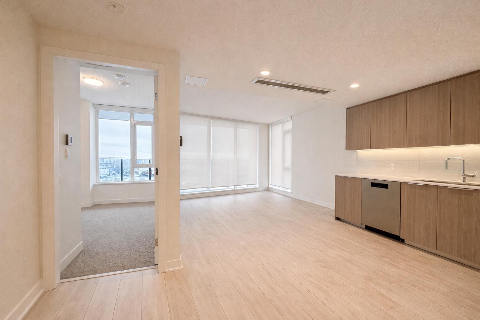 405 - 1401 Hunter Street, North Vancouver, V7J 0E2 — photo 3